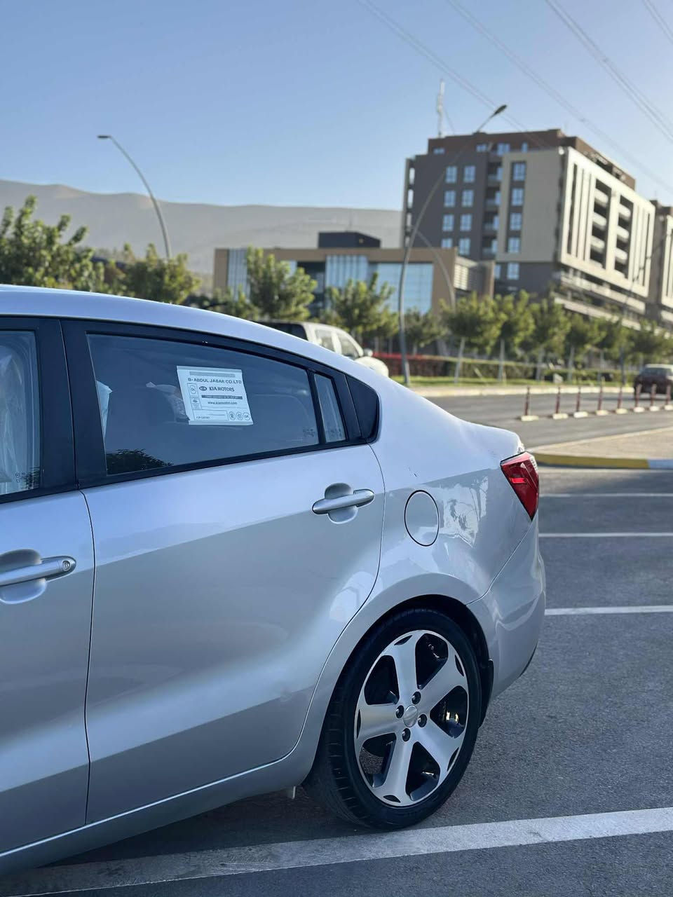 كيا ريو للبيع موديل ٢٠١٤ لون سلفر
وراد خليجي  
مكينه ١٦٠٠بشراط لا مفتوحه ولا ايشي وكير ومكينه بشرط
السياره ماشيه ١٢٥ الف  
تخم تايرات جديده باتري نوزلات فيتم كله جديده ادامه كامله للسياره مسوي جديد
دخل لونه مشمشي بلادي السياره حلوه وجاهزه 
بلنسبه للصبغ السياره مابيها بيها بس شبرين بارد 
مكان السياره سليمانيه 
السعر ٩٧ ورقه وبيها مجال بسيط 
للاستفسار اكثر ***********
