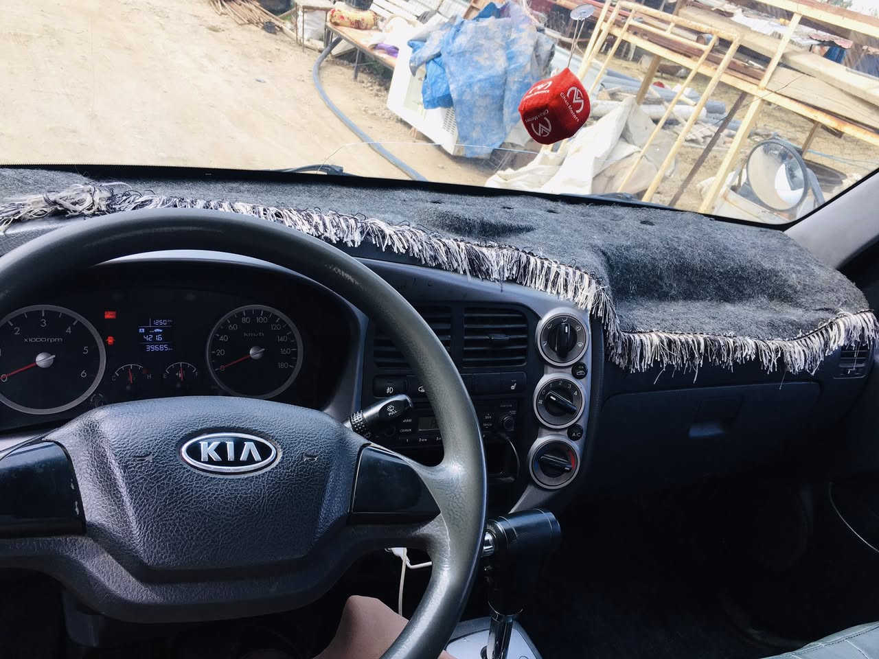 السلام عليكم كيا 2018 ادوات ادوات كص 
محرك مسكر بم ونوزل كير اوتماتيك تخم تاير باتري سلف داينمو كله جديد صدر جديد سياره جديده 
ماتحط عليها الف 
مكاني العلم بيع نغد فقط السعر 60$وبي مجال ما متواجد عل فيس اتصال فقط
الهاتف (***********)
