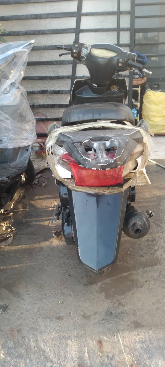 سكنس صيني بس محرك مال ماكس تشتغل سلف هندر نقصه ترتيب كهربائيات وشكم كفرات دراجه شغاله سعر ٢٥٠ مكان غزاليه موجود خاص ***********
