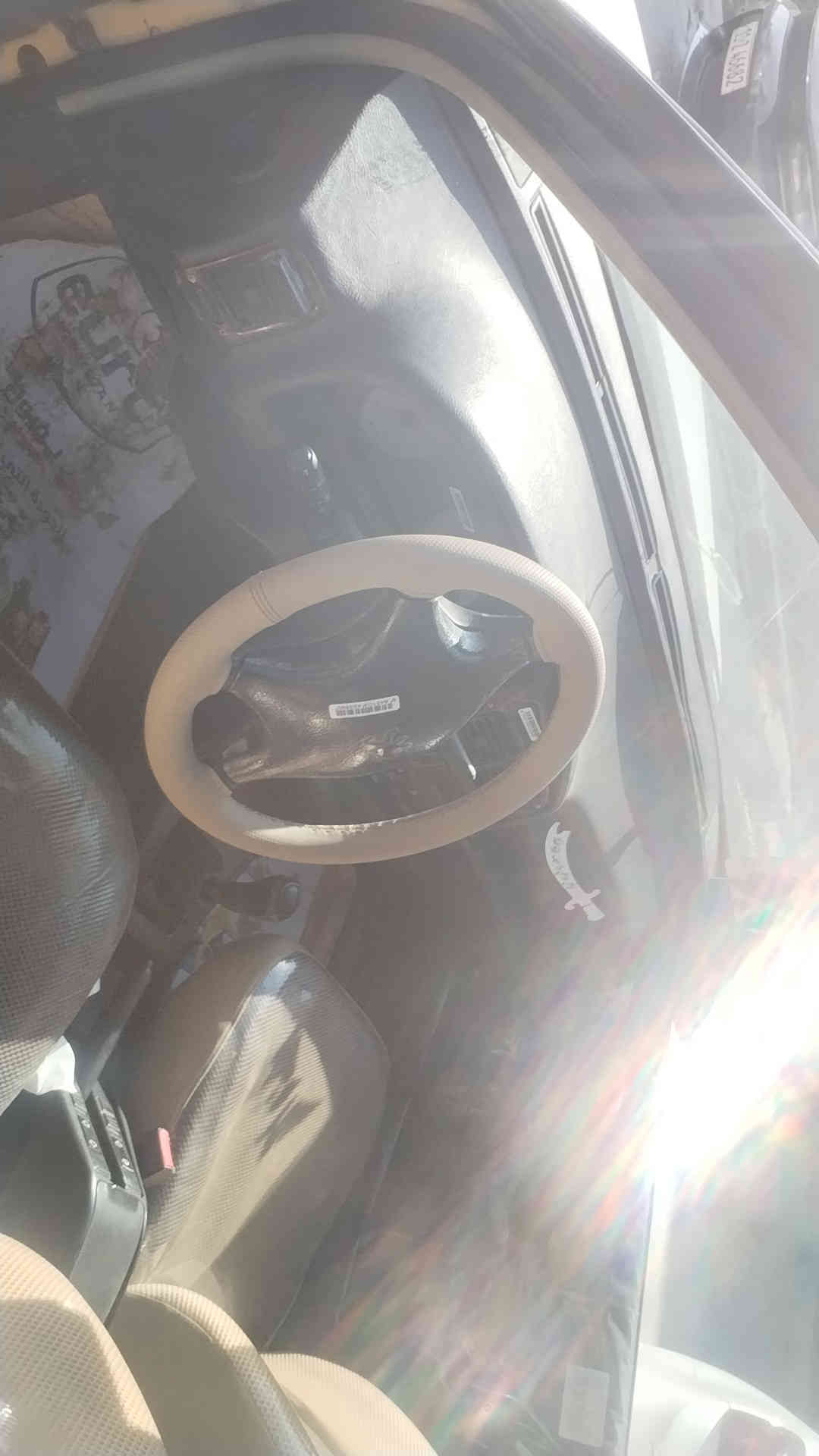 السلام عليكم عندي بيجو بارص للبيع 2015 بيه قره بل واحد وبيه  خيط تبخير اله دوسله دوشمه كشنات غرفه كشر خير من الله السعر 34 مكان سياره جميله لاستفسار *********** بي واتساب
