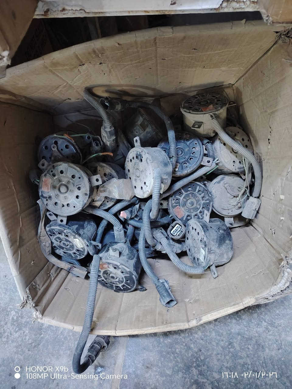 السلام عليكم شباب كل غراض كوري موجود يمنه (دينمو. سلكترات. حساس صالنصه. سلف.
المكان كراج عفك القديم: اسم المحل (محمد الكهربائي) 
رقم الهاتف: ***********😊👍
