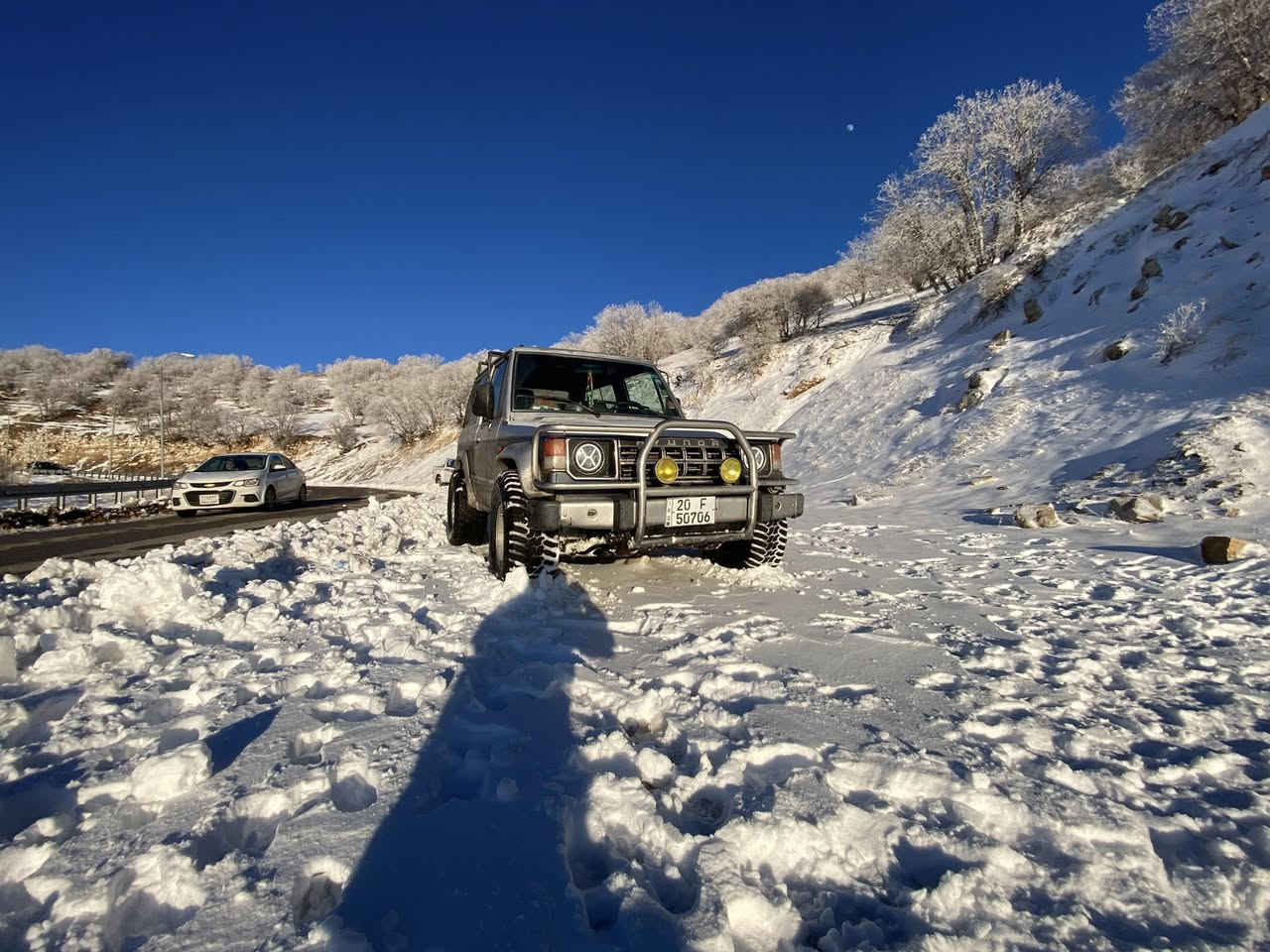 سلام عليكم    ربع.    ابلادي محرك ٣٠٠٠V6گير اتوماتيك. دفع رباعي  تبريد تدفئه   كاربائيات كلو شغال  تخم تاير. بالون عريض   رقم إنجليزي لغايه ٢٠٣٠. بسمي. مكان سليمانيه.  سعر.  ٦٥  مجال قليل.    بدون صبغ ضرب   ***********.
