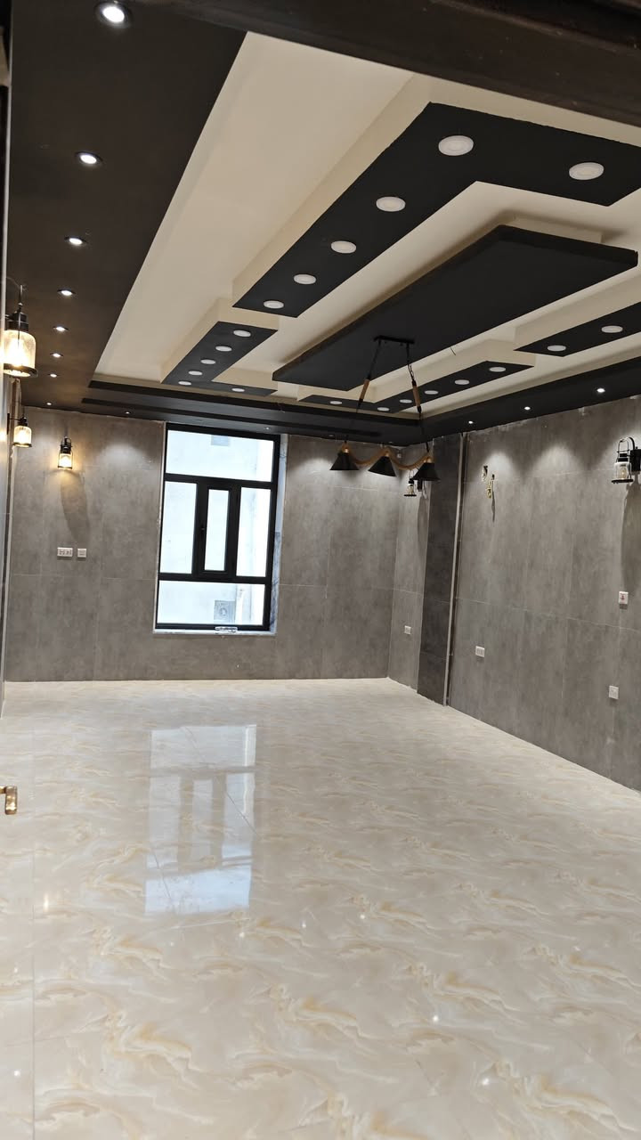 🏢 بناية للبيع – VIP
📍 العشار
قريبة من تاج محل أو شركة الجبال زون
تفاصيل البناية:
▪️ الحالة: بناء زيرو – 2025
▪️ المساحة: 125 متر
▪️ عدد الطوابق: 3 طوابق
▪️ نظام صالات مفتوحة
▪️ الواجهة: 10 متر
▪️ النزال: 15 متر
▪️ مجهزة بمصعد
🏬 تصلح لـ:
▪️ شركة
▪️ صيرفة
▪️ شركة اتصالات
▪️ شركة إلكترونيات
✨ عمارة VIP بمواصفات عالية
📌 موقع تجاري مميز
السعر : مليار وربع بيع
اذا ايجار : 5 مليون بشهر 
📞 للاستفسار والتواصل:
***********
***********
