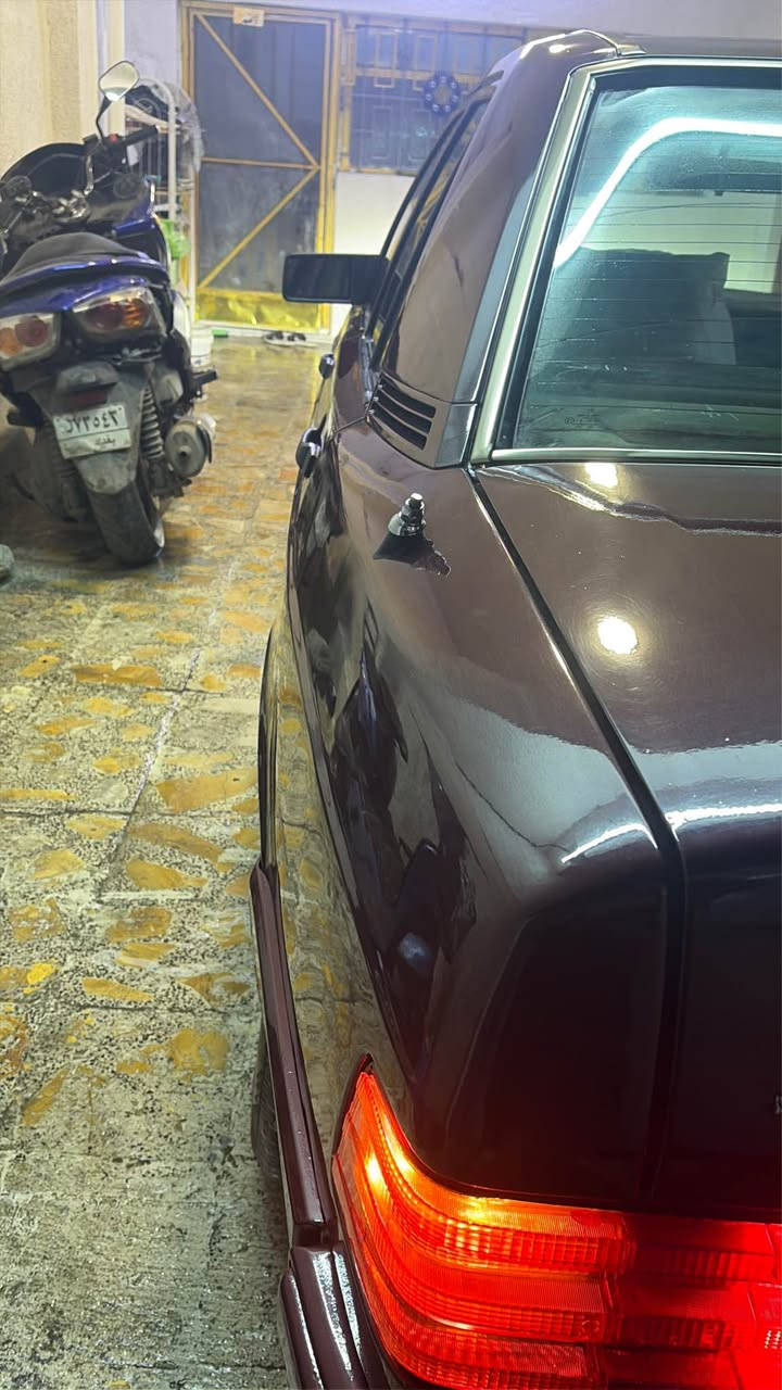 السلام عليكم رمضان كريم 
مارسدس 190 موديل 93 لون ماروني 
مصبوغه عام 
غرفه جلد
برده خلفيه
سلايد 
جام كهرباء 
محرك (260) -كير بلاد 
كتً امامي 
السياره احلى من الصور 
مكان بغدادالبياع 
للاستفسار واتس اب فقط
( ***********) بغداد, العراق
