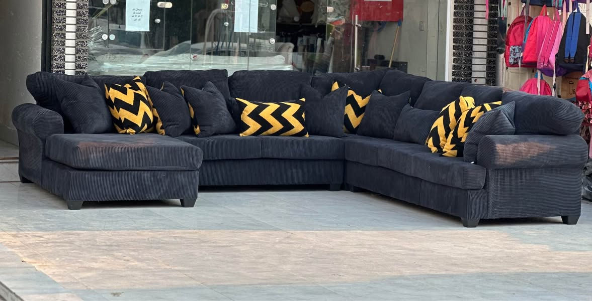 كورنر  امريكي  من ماركه  Ashley   اشلي الأمريكي متكون من9 نفرات  نسبه نضافته 100/100  مستخدم اخو الجديد  بمقعد وضهر طبي سوفت امريكي فول بوليستر  مقعد متحرك سحاب سهل التنضيف  هيكل بل كامل خشب زان طبيعي   بقماش الخاولي مشيف لون  رصاصي  قياسات الكورنر 3/10سم /360سم  180سم   عدكم الزاويه متحركه  تكدرون تغيّرون القياسات براحتكم عنوانه اربيل زانكو 99 قرب مطعم كص سنگر يوجد توصيل ل بغداد ولباقي المحافضة الأخرى *********** واتساب فقط (علي) أربيل, العراق
