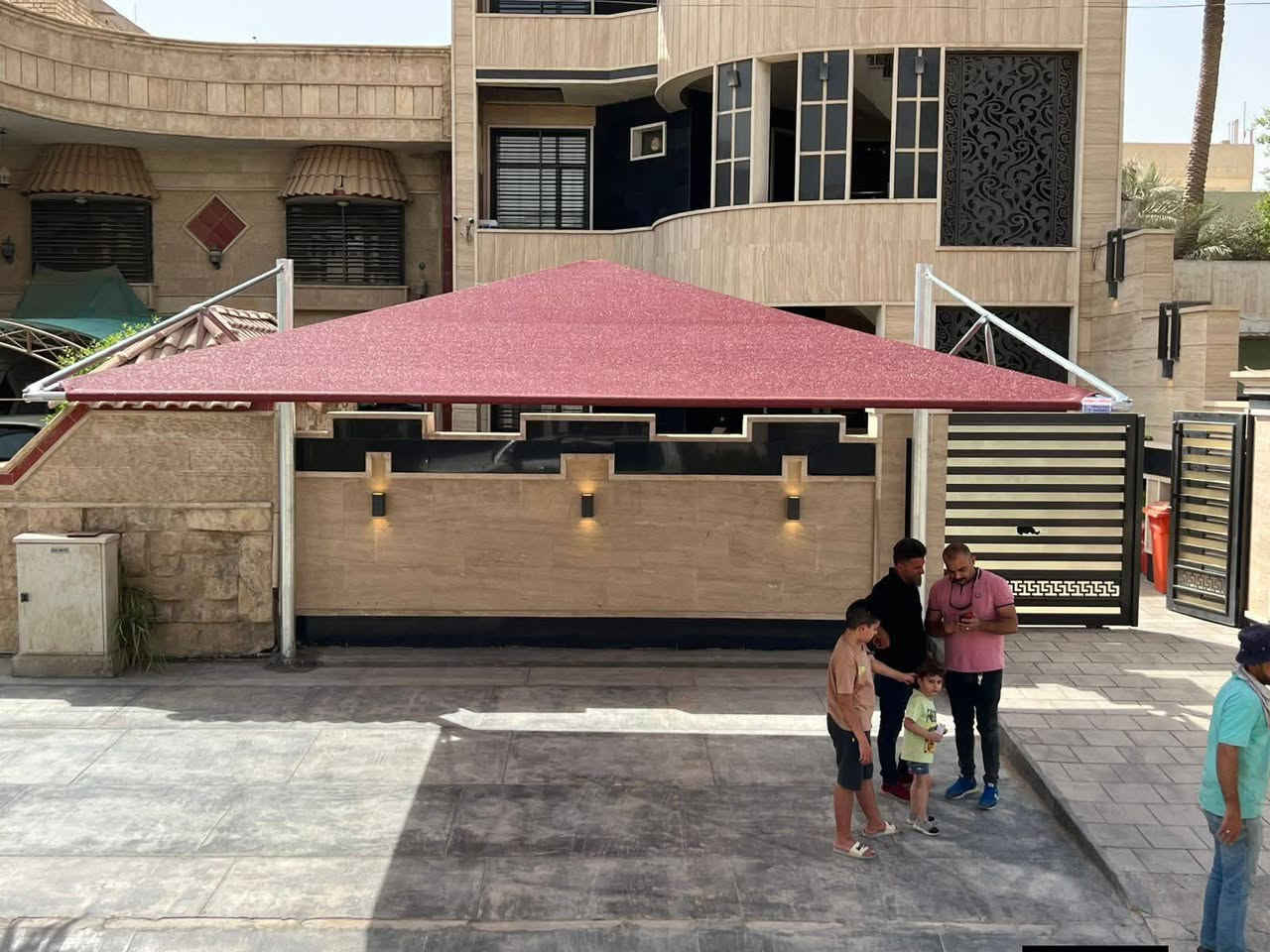 🔥خصم خاص للقياسات الكبيرة 🔥
                          ***********
                      🏖️مظلات العمران 🏖️
                 مختصون في صناعة المظلات
المظلات الثابتة الهرمية ⛱️ المظلات المتحركه🏖️
 ذات الطابع الحديث التي تحمي السيارات 🚘 والنباتات🪴 من اشعة الشمس🌞 والامطار ⛈️
 وتمتاز بالاتي :-
1️⃣ القماش استرالي 🇦🇺 مصنوع من خيوط ( البولي اثيلين )
والقماش الكوري الالترا🇰🇷 المقاوم  للأجواء الصحراويه والجافه والتي تعزل اشعة الشمس🌞 وتبقي درجة الحرارة معتدله تحت المظله لاحتوائها على مسامات تسمح بتسريب الهواء 

2️⃣ ضمان حقيقي للقماش الاسترالي  5 سنوات
ضمان حقيقي للقماش الكوري الالترا 6 سنوات
3️⃣ تكون الاعمدة  عبارة عن بوري 
(5-6أنج) سماكة ( 4 ملم) مغلون ضد الصدأ لا يحتاج للطلاء او الصيانة 
4️⃣ يكون الحديد الفريم عبارة عن بوري ( 2 )أنج وسماكة ( 2 ) ملم مغلون
5️⃣ يكون التثبيت من جهة واحدة 
6️⃣ يكون التثبيت عن طريق المفاصل المرنة دون الحاجة الى اللحام على هيئة براغي🔩🔧
7️⃣ كادر مختص باخذ القياسات والتنفيذ  👨🏼‍🔧 
8️⃣ ما عليك سوى الاتصال وسيأتيك المندوب لباب بيتك لاخذ التفاصيل المطلوبة للعمل 
 
9️⃣ للحجز والاستفسار الاتصال على الرقم واتساب ***********
#مظلات #تعريشة #قمرية #بيركولا #بيرغولا
