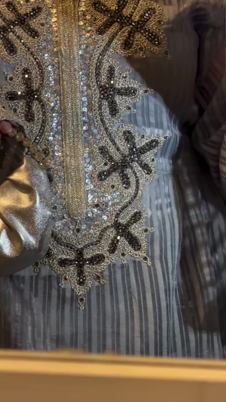 كلابية او قفطان رمضاني او للعيد اخذته البارحه ع كد لبسه بس طلع جبير يلبس اوزان 80 / 90/70


**إذا كنت صاحب هذا الإعلان وتريد حذفه لأي سبب، رجاءا أرسل رسالة إلى الدعم الفني**