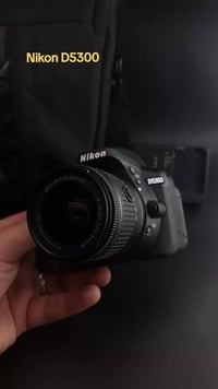 نيكون ٥٣٠٠ • عدسة ١٨-٥٥ • فلاش محروق