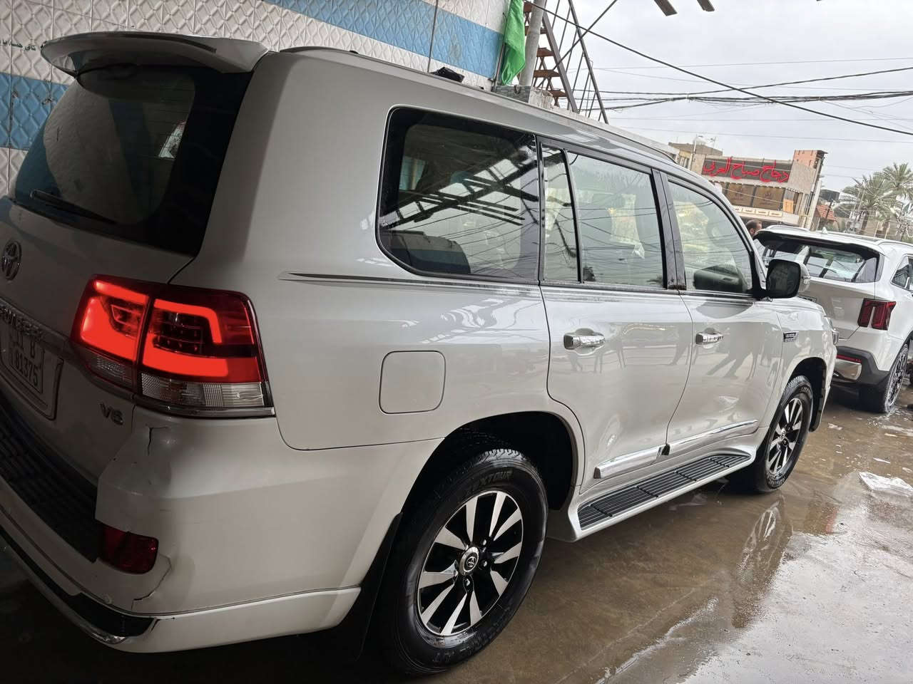 سلام عليكم لاند كروزر موديل 2018 بيهه طخة بل بجم سونارهه موضح بل منشور رجاً شوف سونار وخابر للبيع فقط مراوس ماكو مكان سياره بغداد السعر 35 يعني 3 شدات ونص اتصال *********** غير متواجد على فيس
