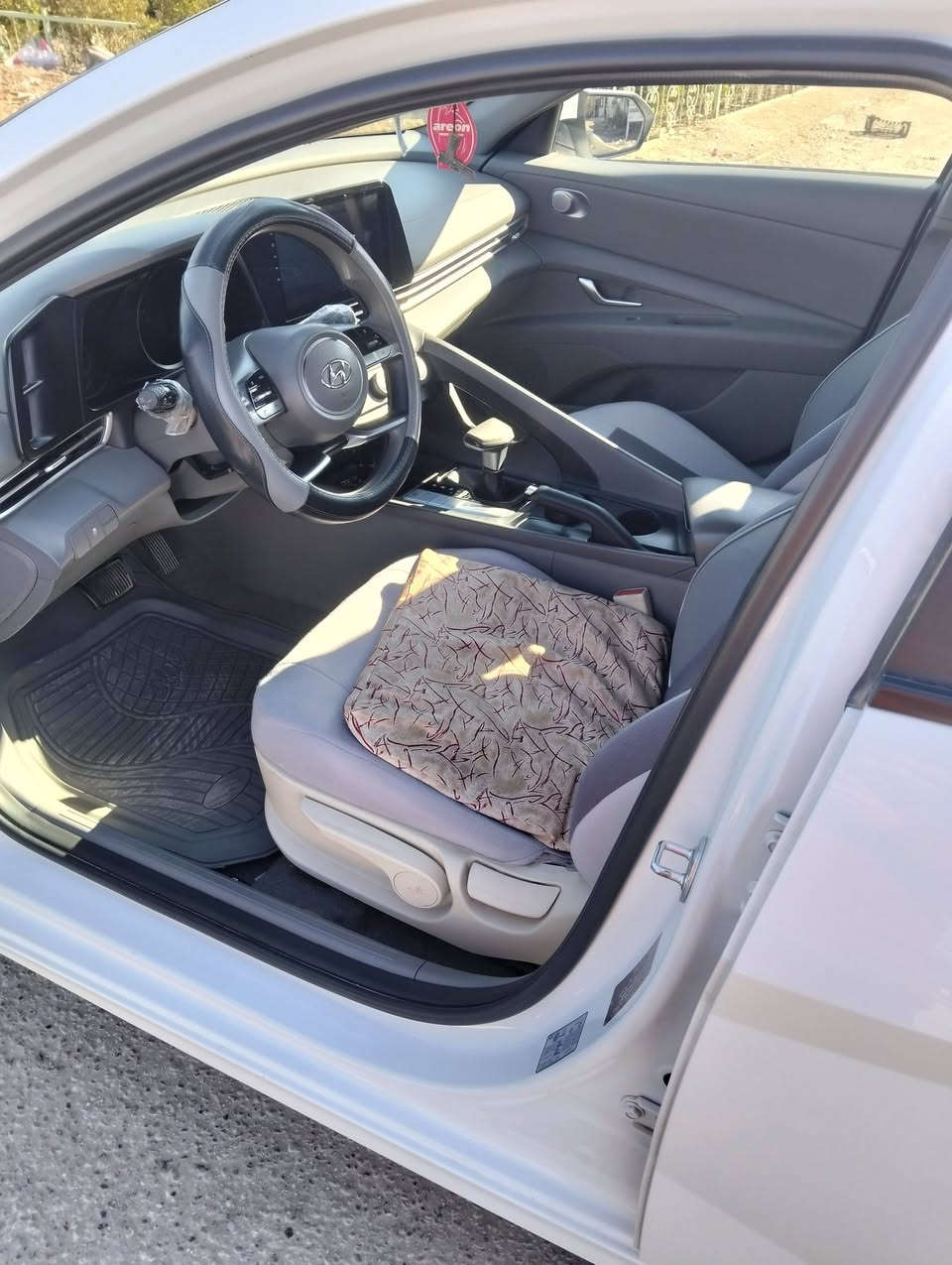 السلام عليكم النترا خليجي كفاله عامه سياره ستقطاع مباشر اتعهد الك بوكاله وشكد رعيه والد خير رقمه بغداد موديل 23  سياره فول عدا البصمه محركه 1600 دكشن عالي سياره احله من الصورة تبريد حداديه طخم تاير باتر
*********** رعيه بل الجبله
