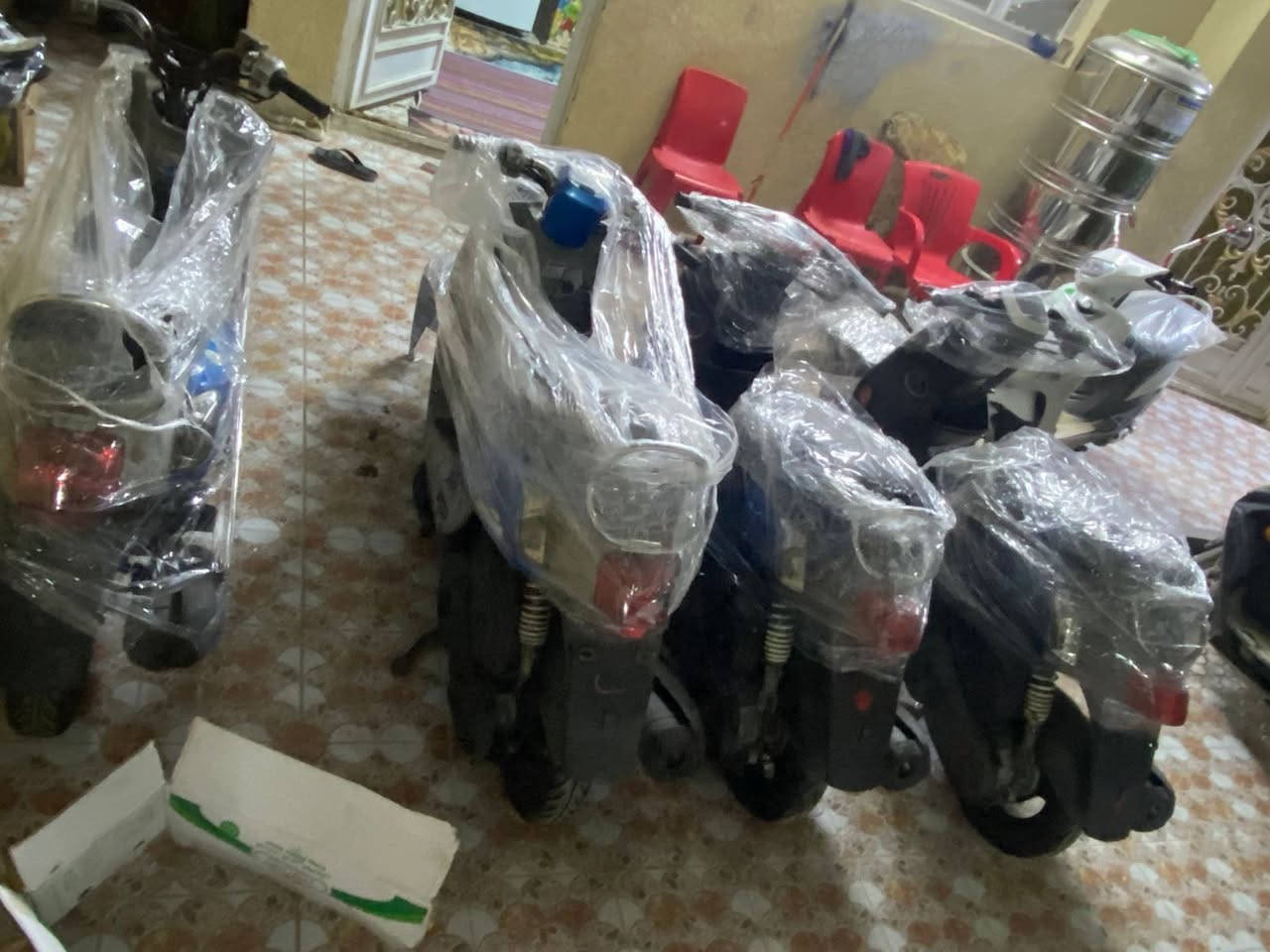 سلام عليكم وصلتني وجبه دراجات كله حاويه
وبعده مفصخ مامشدود  كله وكاله عامه  ومكفولات من كلشي

ارخص من سوك 

اي ستفسار اتصل على ***********. وتحياتي لجميع
