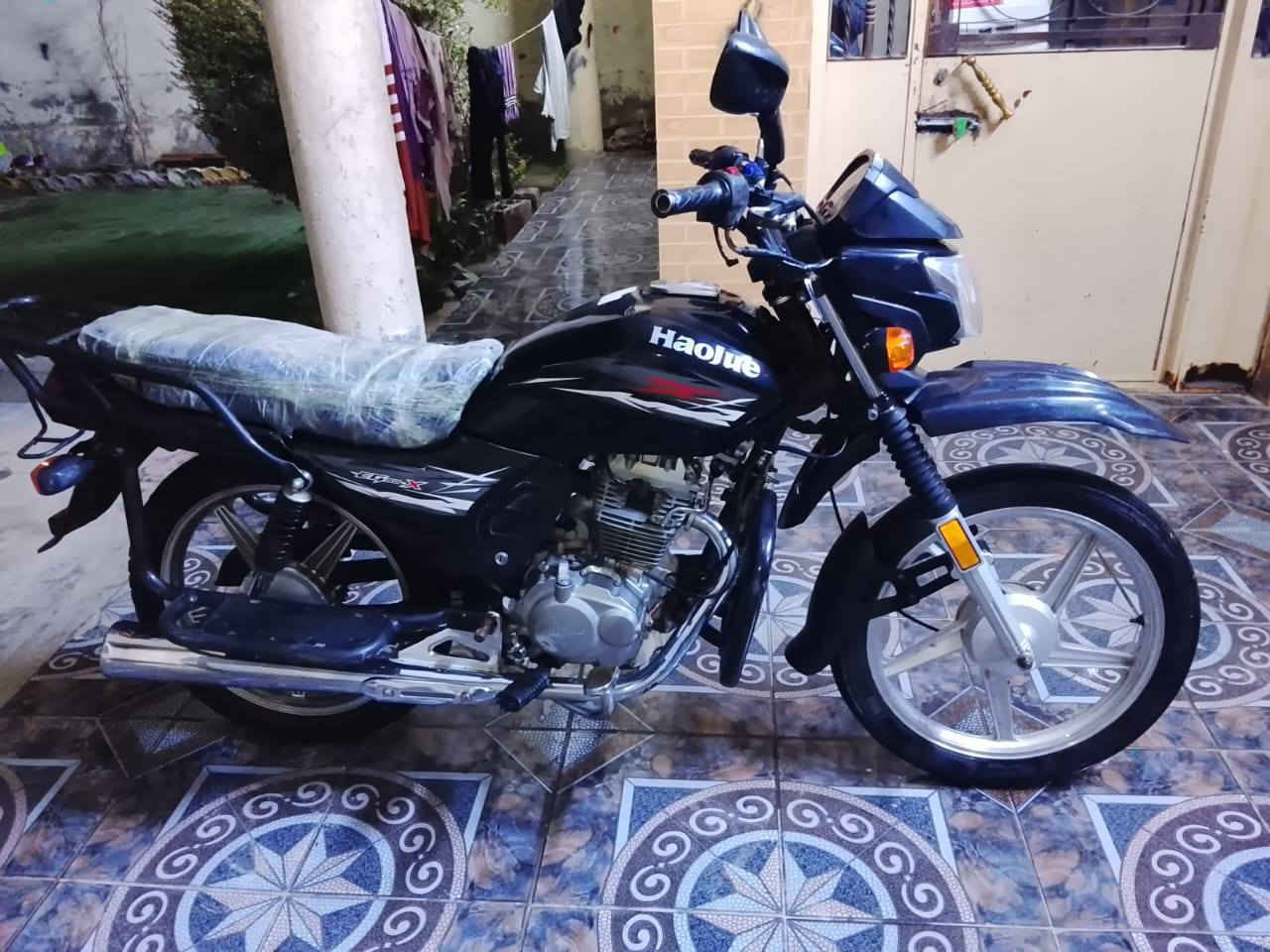 دراجه هاوجي للبيع السعر مليون و 100 بيه مجال جديده كهربائيات كله شغاله مكفوله من  كلشي موديل 22 ويا منافيس عنواني الرمادي حي ضباط للاستفسار على رقم  ***********
