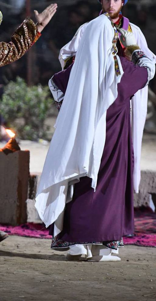 السلام عليكم العبايه نسائيه البنفسجيه
للبيع  قيم واخذ اني مادور ماده  ولااعامل بلخدمه واحنه كلنه خدمه لاهل البيت ع
والزي الابيض الطويل للبيع السعر 
🛑البسن فقط بمشهد واحد مره وحده🛑
‏‪***********‬‏ واتساب توصيل موجود
