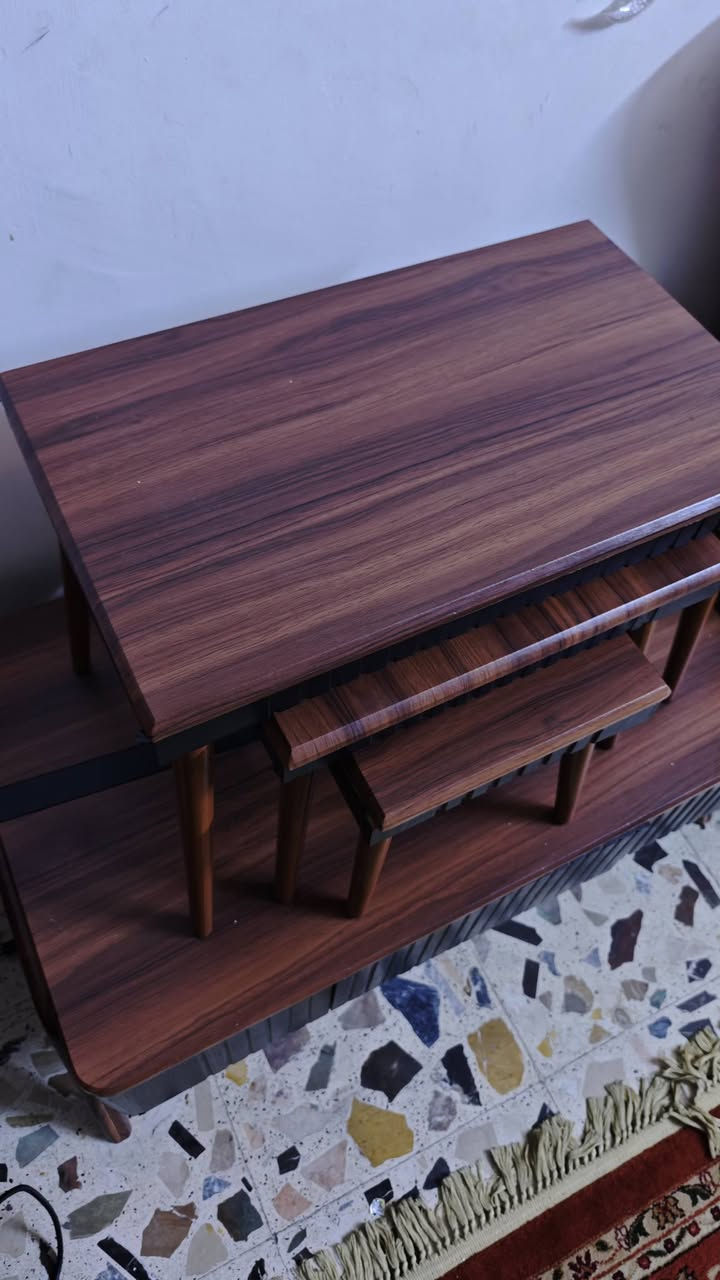 سيت طبلات خشب تركي درجة اولى جديد صار شهر من اخذتهن جديده للبيع ، السعر 100 الف دينار 
عدد 3 طبلات مع الميز مثل مموضح بالصور
واتساب ***********
