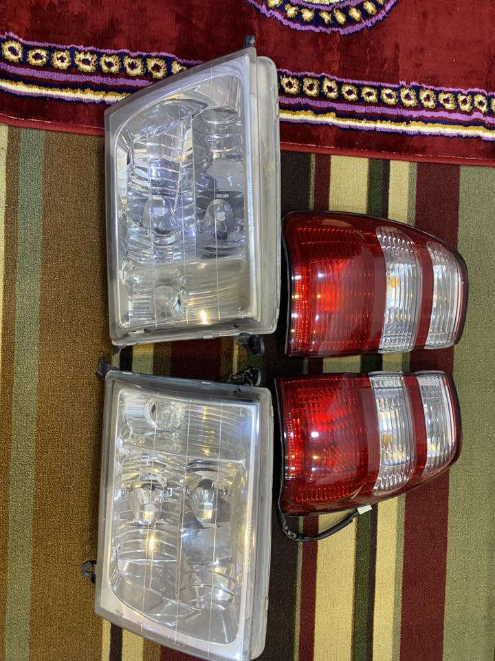 غراض لاندكروز ٢٠٠٢ للبيع بالاظافة إلى زوج درايم شفت الإكسل الأمامي السعر ٣٠٠ الف الاتصال على ***********
