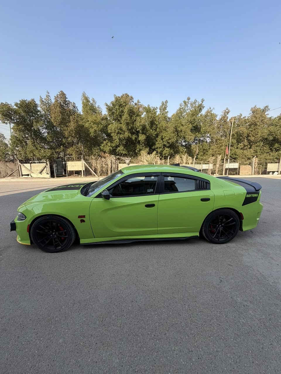 للبيع: جارجر دايتونا موديل 2023
• المكينة: 6.4 لتر
 • الممشى: 18 ألف كم فقط
 • اللون: بلادي
 • الحالة: كلش نظيفة ومرتبة
 • الصبغ: 4 قطع صبغ
 • المواصفات: فول مواصفات + فتحة سقف
 • الموقع: بغداد

السعر: 200 قابل للتفاوض 

📞 للاتصال: ***********
