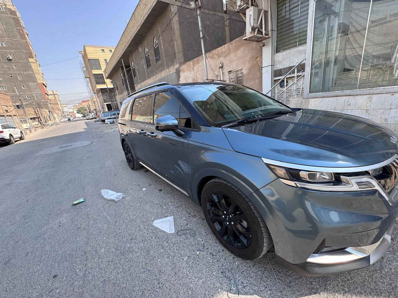 السلام عليكم
 كيا كرنفال 2022 امريكي فول مواصفات 1/1 برستيج Vip اعلى فئة محرك 6 سلندر 7 راكب منفصل سياحي كشنات جلد حار بارد جميع كراسي كهرباء ابواب شفط كهرباء بردات جانبية دبل سلايت 2 بنوراما خمس كامرات محيطية حساس امامي خلفي رادارات كامرا داخلية ( وارد امريكي ضرر بسيط جداً بنيد مبدل اصلي  وايرباك ستيرن فقط ) رقم بعداد  ماشيه ٩٢ الف كيلو 
للاتصال وات ساب ***********
مكان السيارة نجف الاشرف
السعر 270 ورقه بيها مجال للطيبين
