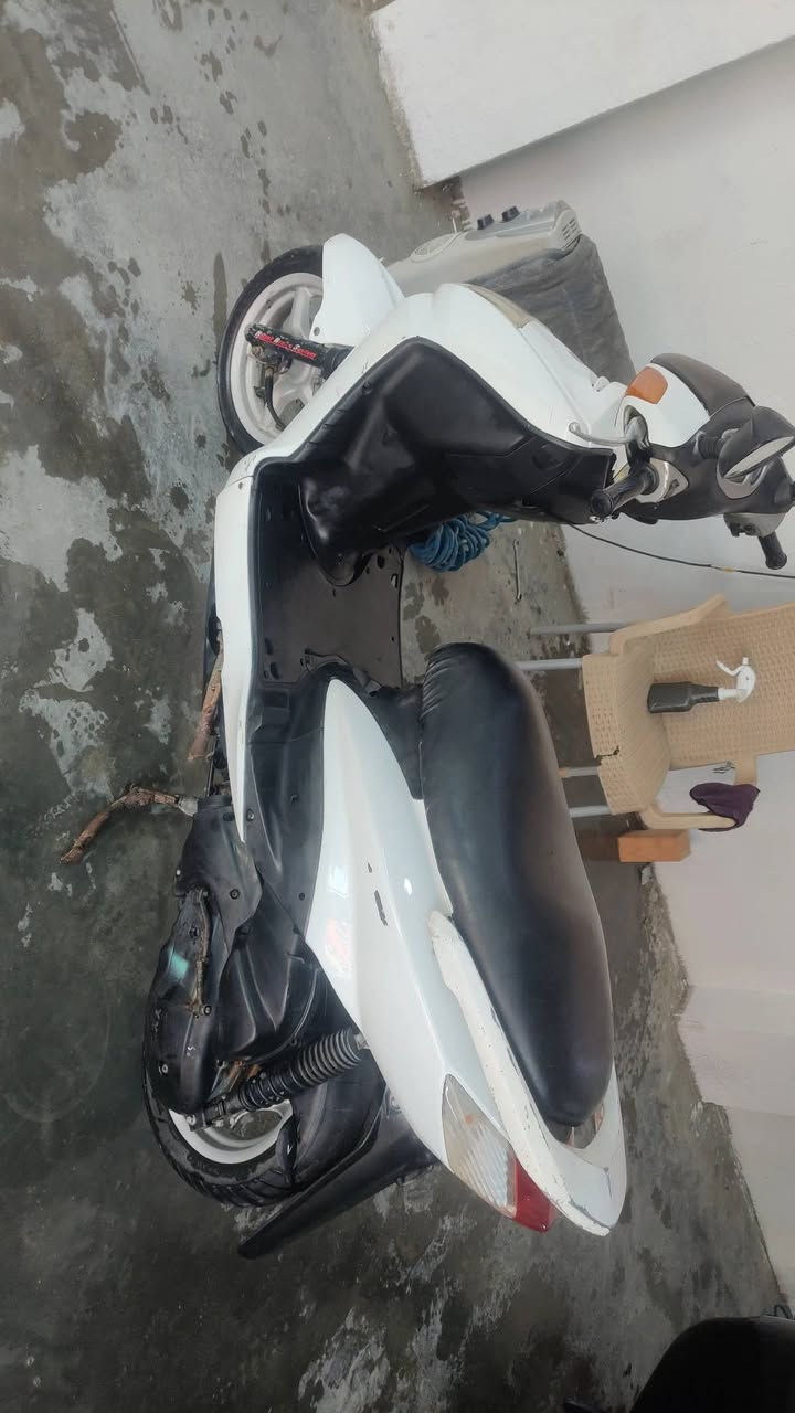 سلام عليكم دراجة سكنز نثيه لون ابيض ثلجي
دبلات امامي بلاد 
العنوان ديالئ بعقوبه 
سعر 375 
نقص فقط تريشه يمنا فقط 
***********
