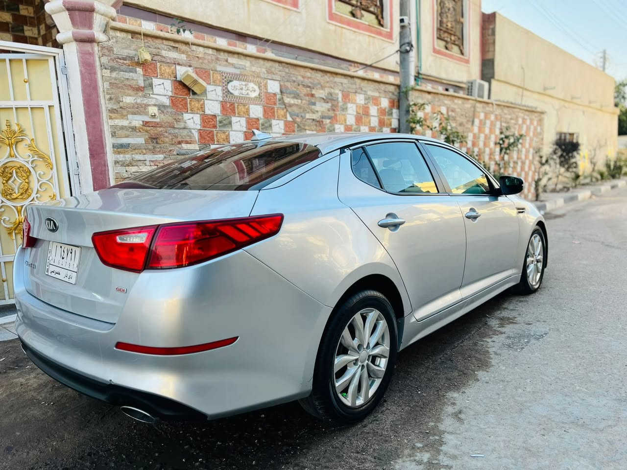 السلام عليكم..
اوبتما  وارد امريكي.. 
أوبتيما   2015
محرك    2400 GDI
محرك اكثر من ممتاز 
نظافه جيده جدا
السياره مكفوله من ناحيه الشرعيات والصبغ وكل النواحي
مري كهرباء شفط
نظامين قياده عادي وايكو
تبريد ثلج خير من الله
حداديه امامي وخلفي ممتازه
تحكمات كاملة
كاميرا خلفيه 
شاشة كبيرة بالدشبول
مرايا جانبية Auto
رقم ذي قار باسمي 
السنويه تنتهي 2027
حادثها بسيط جاملغ امامي بصفحه السايق وراح اضيف صورة السياره وهي بمزاد أمريكيا 
السعر 120 وبيه مجال بسيط
المكان البصره 
للاستفسار الاتصال/ 
*********** بي واتساب
