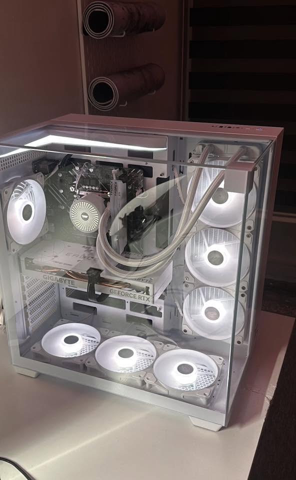 بيسي نظيف جدا استعمال قليل
Rtx4060 eagle  8gb 3fan

I5 12400￼

مبرد مائي

Motherboard  h610 asus

M.2 1tb

Ram t force rgb8+8

Power 650w

 Case اكس ماتك كله زجاج ابيض

تجميعة بيضاء ولون ابيض اغلى بهواي من اسود ومبرد مائي  السعر مليون و300 قفل ***********

￼￼
