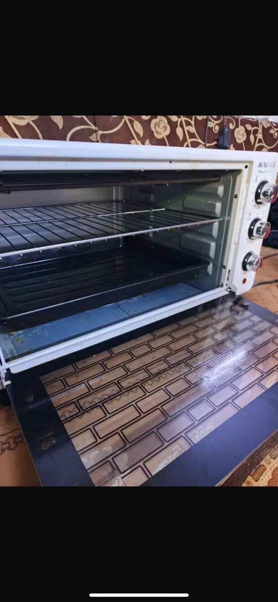 السلام عليكم فرن للبيع جديد ممستعمل هواي بس هاي الفوك شويه مزنجره لايحها مي السعر ٦٠وبي مجال بسيط عنوان حي اور معمل الرحلات الرقم ***********

