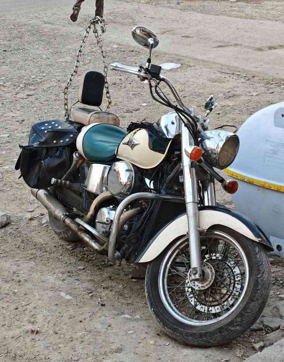 شادو ٤٠٠ نضيفة
عليها ادامة قبق شوتة وفلتر شوتة ودهن  امزويل اليوم درته وما طلعت بيه  وفلتر ، اشاير اربعتهن جديدات شغالات مازدة عالي ناصي دكمة تشغيل شغالة  تاير وجوب جديدات زنجيل جديد فيتبم جديد الفيديو معليكم بيه قديم ملف وكتف مال تفصيخ جديدات 
الدراجة عليها ملاحضتين بسيطات اطيحهن من سعر الدراجة 
بيها اوراق مال دخول 6 اوراق ما اعرف شنو يمكن كمرك دزلي واتساب وادزلك صور الاوراق
السعر ١٧ وبيه مجال حك جية ونقوصات جيب فيتر وتعال وتدلل ما ارجع احد
***********
ياريت لو المراسلة تكون واتساب 
بغداد زعفرانية
