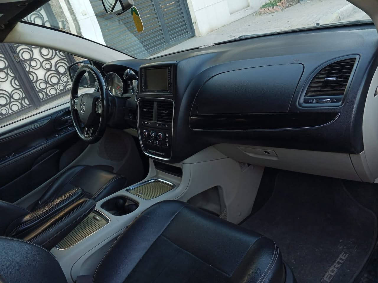 السلام عليكم سيارة للبيع نوع دوج كرفان موديل 2017وارد امريكي جاملغ خلفي بدون دواخل فووول موصفات واحد على واحد كفالة عامة كير مكينه حجم 6استندر سبعة راكب كشنات جلد كهرباء ماشية82حقيقي بيهة مكانات صبغ اثر شخوط ابيع حزام العنوان كربلاء السعر 132بيهة مجال بصيط حك الجية اتصال فقط ***********
