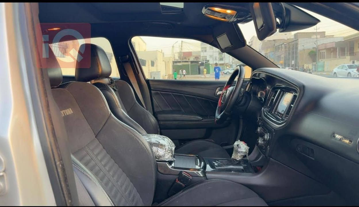 جارجر Hemi Daytona 2019
 لون رصاصي فول فوول
رقم بغداد مشروع وطني، 
محرك 5700   

مواصفات Daytona معروفة
فتحة سلايد روف 
تشغيل عن بعد
شاشه كبيره +كامره خلفية دوارة + حساسات خلفية
كشنات حضن+كشن السايق والراكب كهرباء
كشنات تدفئة تبريد + تدفئة كشنات خلفية
ستيرن كهرباء + تدفئة
سستم صوت  هارمن كاردون + دمام صوت دشبول خلفي
دكمة السبورت+ دكمة سوبر تراك باك
المري هيتر
رادار جانبي 
رادار امامي ، ء+ تحديد مسار
شفتات ستيرن
كشنات ذاكرة ميموري 
الحادث : باب الراكب+ الراكب + نص جاملغ خلفي كلها من جهة
الراكب 
رقم الشاصي 2C3CDXCT7KH554218

للتواصل رقم صاحب السيارة ***********
