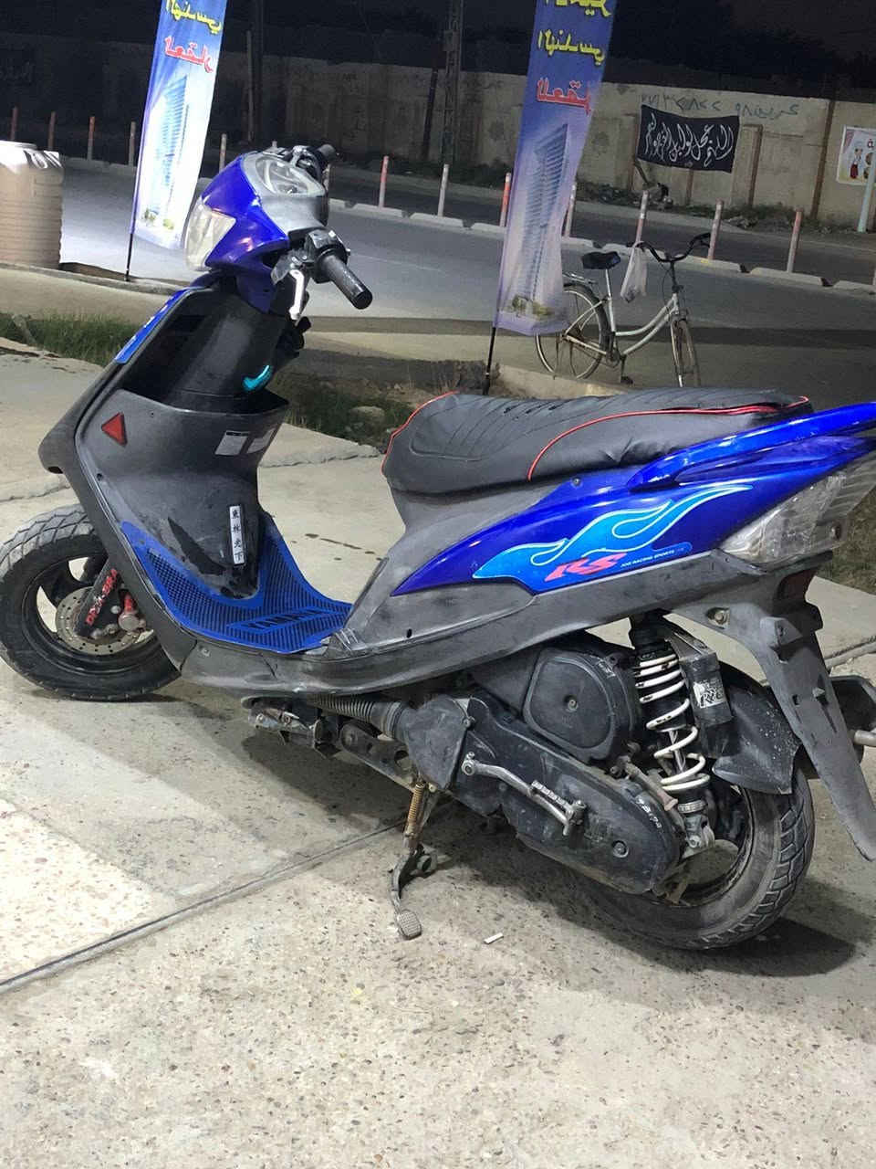 السلام عليكم 
ماكس عدلة للبيع 
دراجة نضيفة بلادة مكينة بلادية مامفتوحة
وبيه دبل RGS و يدات 
سعر 850 وبية مجال 
مكاني بغداد الزعفرانية 
***********
