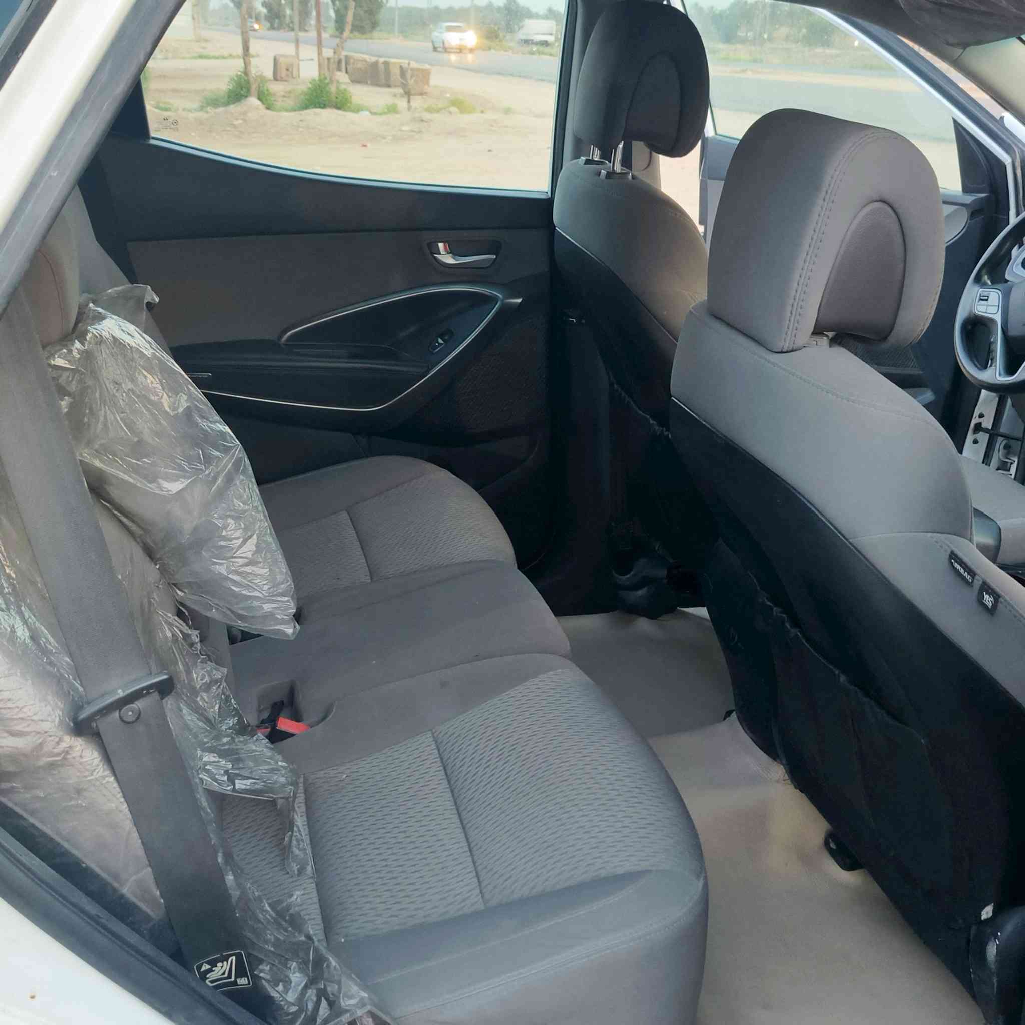 السلام عليكم سنتافي 2018 وارد امريكي رقم بغداد 5 راكب مكينه 4 سنلدر 2400 gdi الضرر قبق جنطه للاتصال ***********
