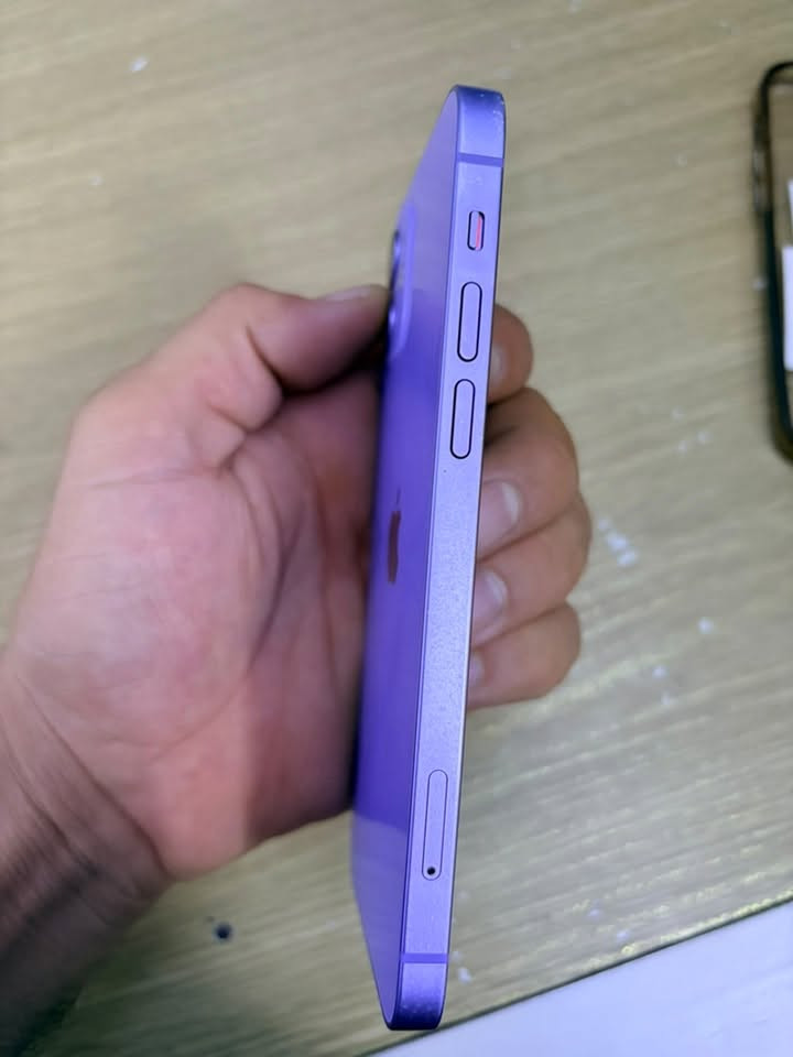سلام عليكم 
١٢ عادي لون بنفسجي 
ذاكره ١٢٨ 
بطاريه ٧٩
نظيف جدا ما مفتوح 
رايده ٢٩٠ بي مجال 
***********
