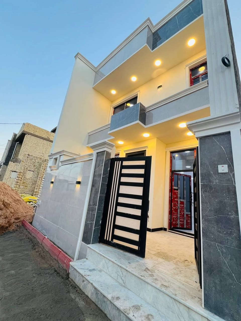 - السَلام ؏ـليڪُم ،
- ⁠- بيت للبيع مساحة100 متر  طابقين
- ⁠الوجه 6 وربع و النزال 16 
- (3 غرف نوم _صحيات عدد 3_ مطبخ  _صالة _استقبال )
بناء حديث ما مسكون
- الموقع : بغداد _ الدورة _ البعيثة  مجمع الحليم  ( يبعد 5 فرع عن الشارع العام ) 
- خدمات كاملة بالمنطقة
- ( كهرباء _ماء_تبليط_مدارس _ سوق)
- ☎️ للأستفسار التواصل  ع الخاص او واتساب 
***********
