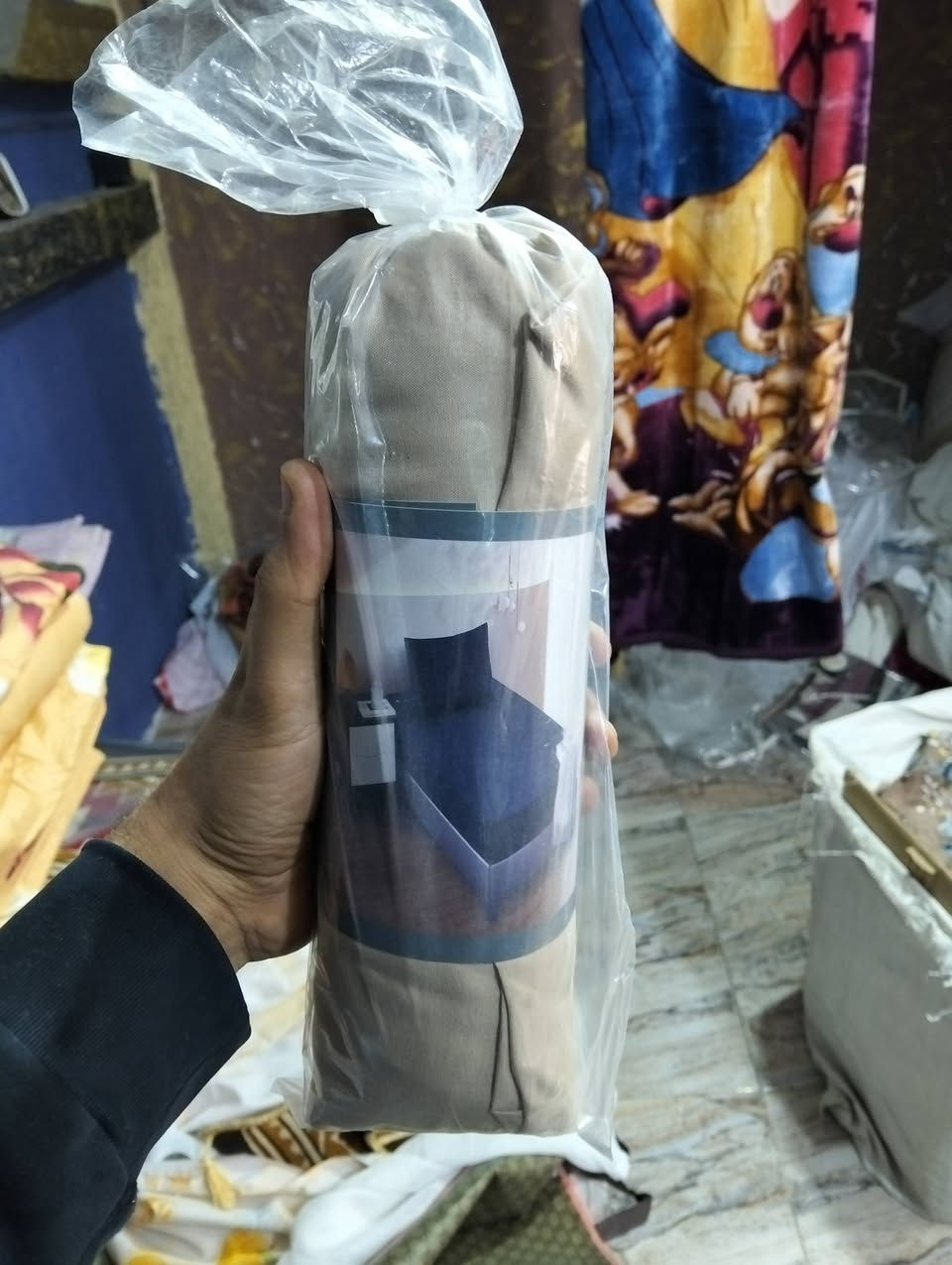 تلبيسة نفر واحد ماركة الصراف 
سعر القطعة 4000 فقط 
العنوان التحرير دور الجاهزة مقابيل محل كرزات حمودي يوجد توصيل ***********
