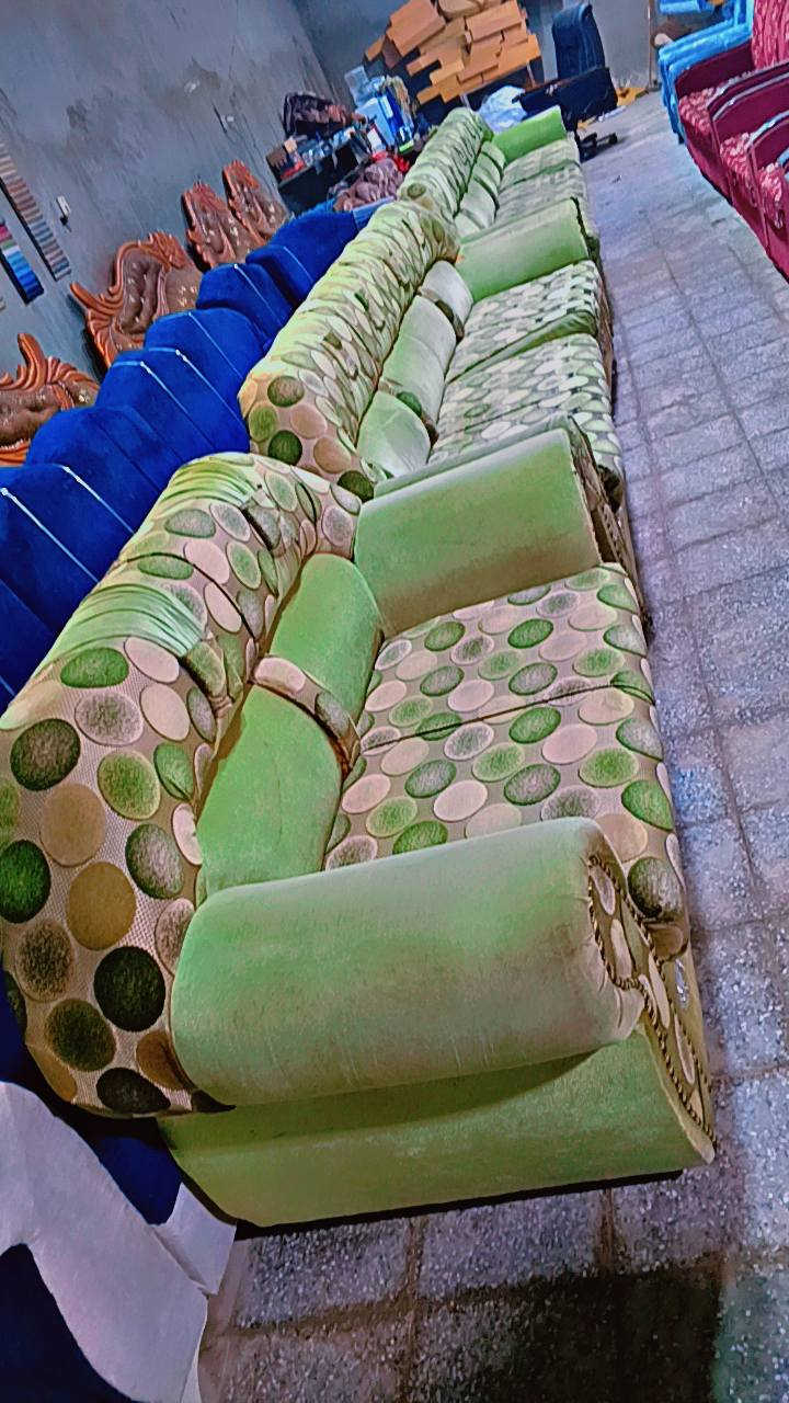 ديوان 12 مقعد تسكام نظيف كلش تسكام سعر 275 الف توصيل داخل النجف موجود ***********
