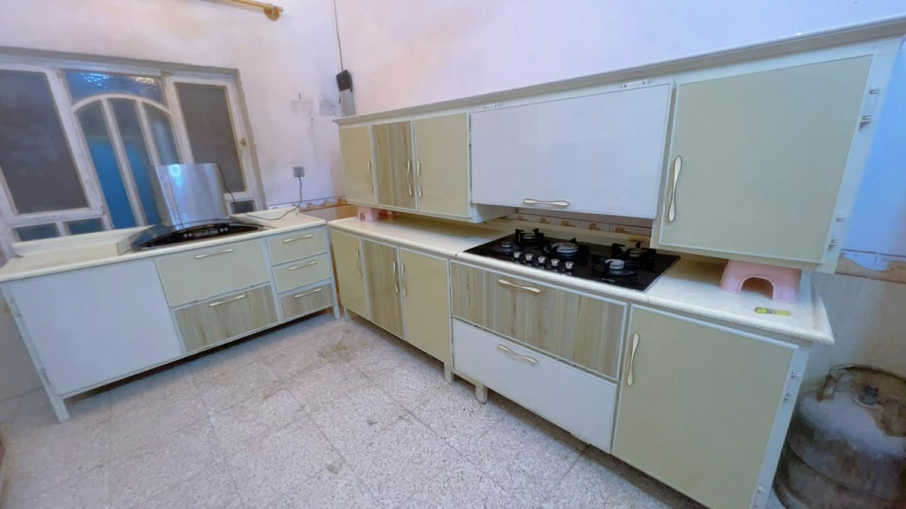 كاونتر للبيع الطول 3 امتار وسنكي الطول متر ونص مرمر تسكام مع الطباخ وساحبه ***********
