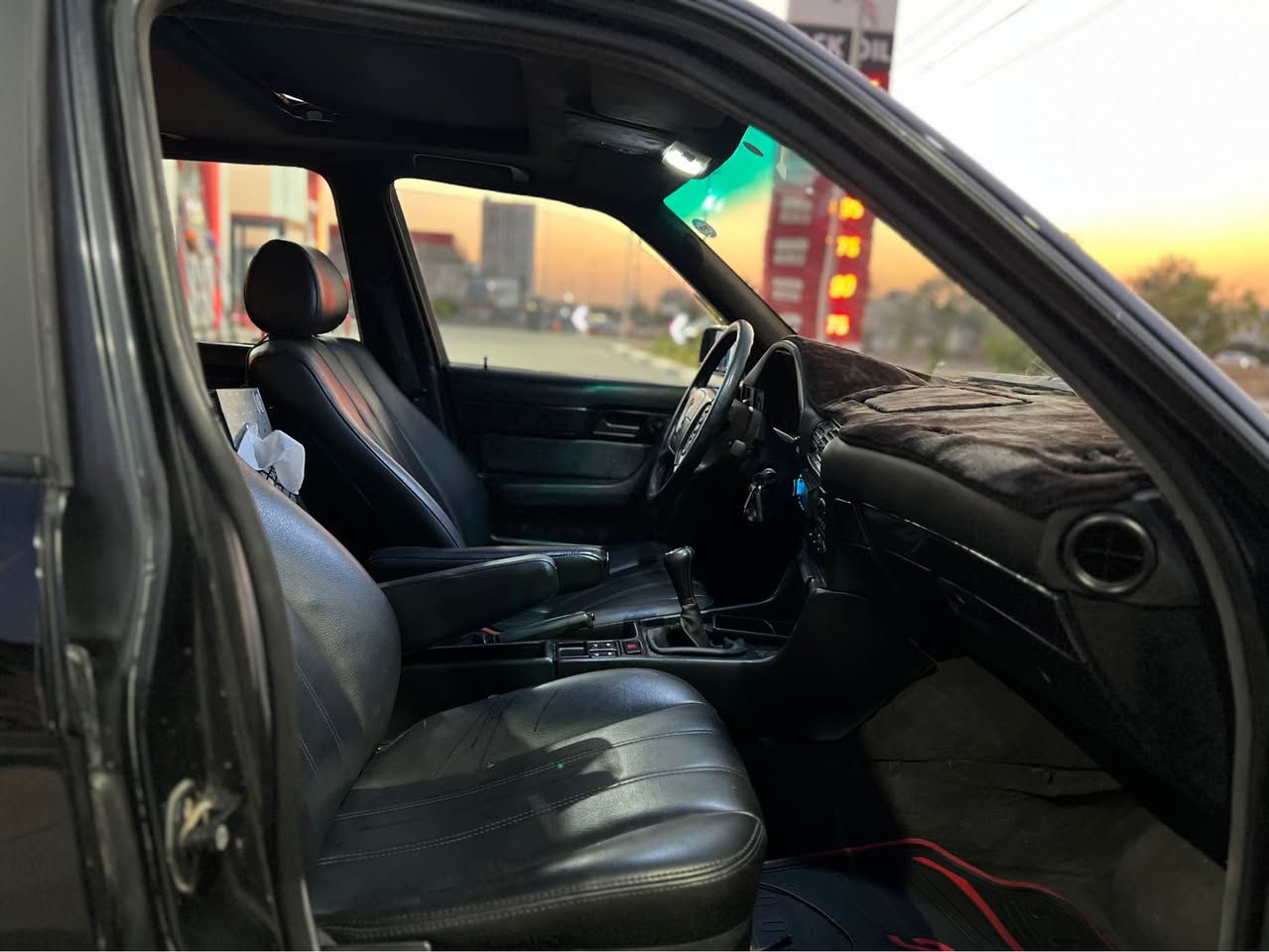 BMW  E34 
مؤديل ١٩٩١ سه ياره كه فول فول مواسه فاته ته نيا گير عاديه بى ليدران ته نيا حام كراوته وه بؤ جوانى سه يارەکە بە ناوی خۆمانە و ٢ سالا لای خۆمانە هەمووشتیکی بە شەرت تەبریت گیر مەکینە پیشو پشت کاملی بە شرت سیرڤس حاممان بۆی کردوە سەیارەکە دەبلو پیشو دواوە ی کاملیمان گۆریوە کلاجو هەموو شتیکی نویەو بە شەرت مواسەفاتی سلایت دەبل ئیرباک دەبل جەکمەجە سوکان سەقەر جام کارەبایی دەعامیە کانی پیشو پشت M گزۆزو سالۆنسایی 540i لە سەرە کامل مواسەفات لایت بیلادی نرخەکە شی ٦٤ وەرەقەو مەحمەلایەکی برایانە تکایە گەر موشتەری نیت بیزارمان مەکە لەگەل ریزم. رقم تەلەفۆن *********** أربيل, العراق
