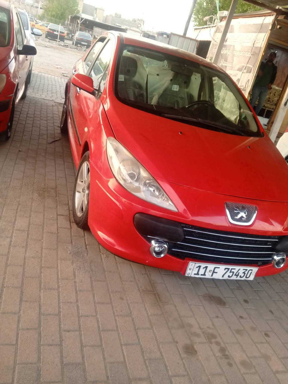 السلام عليكم بيجو 2006 مكينه 2000 كير مكينه صدر تخم تاير كهربائيات دواخل بلاد تبريد  ثلج ثلاجه شغاله السعر 58 بيه مجال حك الجيه ***********
