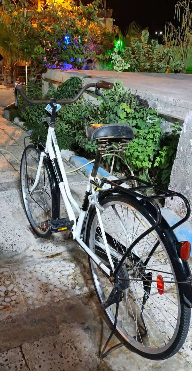 للبيع
ما اعرف شگد حجمة اعتقد 26

سعر 150 

نظافة 99٪ مبيه نقص جان مضموم جديد جدا

*********** واتساب
