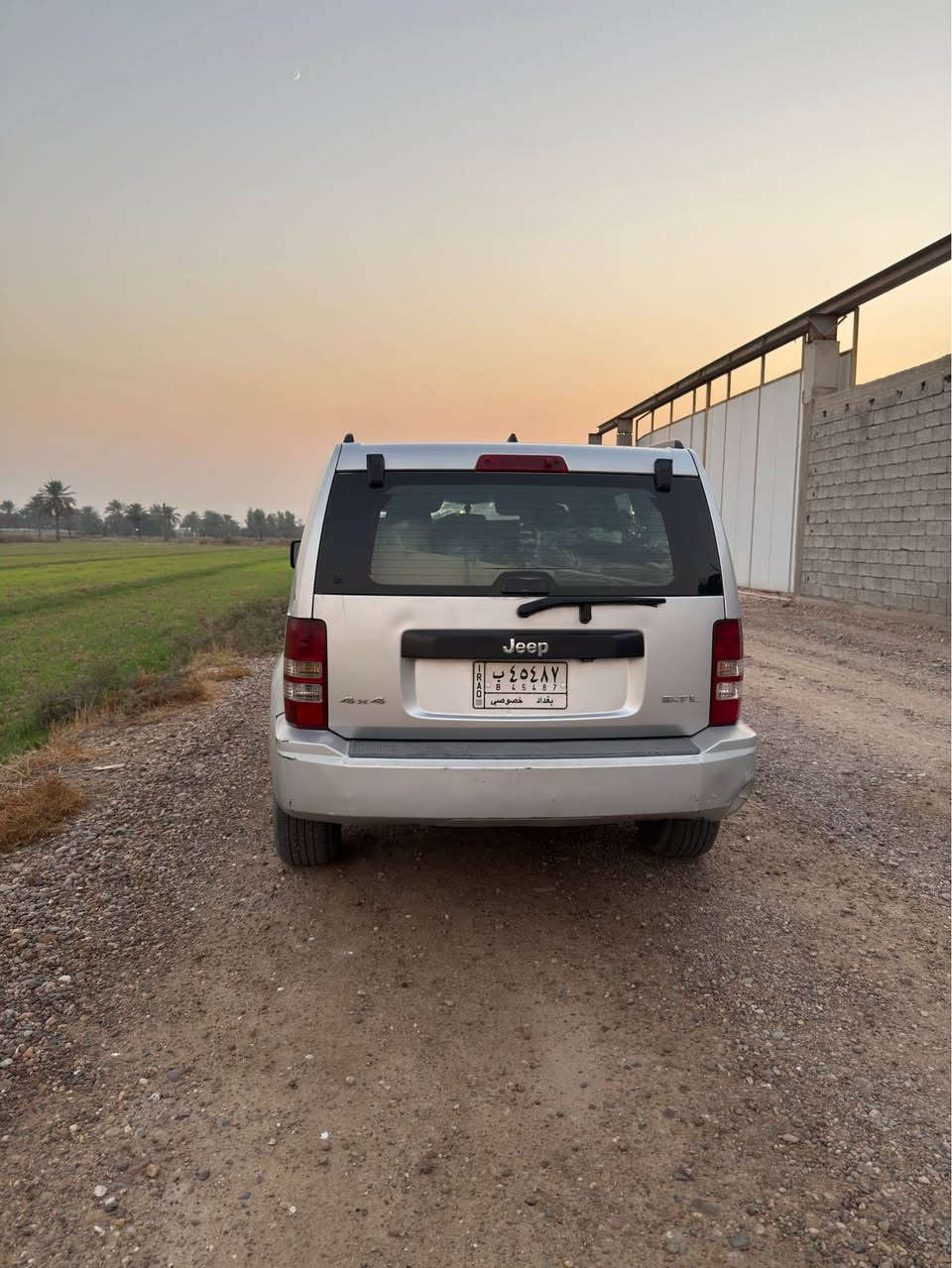 لبرتي 2008 بدون حادث بدون صبغ بيها ملاحظات بسيطه وبالعراق واكعه عليها قمريه وصاير تصليح بالقماره فقط مكينه كير تبريد مكفول
فيول بم جديد
صدر جديد
تخم تاير جديد
فور ويل 
كهربائيات كلها شغاله 
يرادلها ترتيبات بسيطه تكعيد دعاميه واشاره 
سنويه بسمي السعر 85  وبيها مجال
*********** بغداد, العراق
