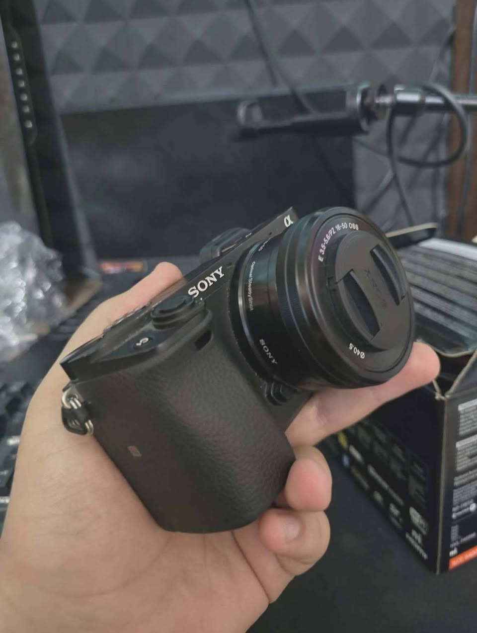 كاميرا sony6400
الشتر.8k 
كارتونه شاحنه وكيبلات كامله 
وياها عدسه  55mm-16
مكاني بغداد 
السعر 850


**إذا كنت صاحب هذا الإعلان وتريد حذفه لأي سبب، رجاءا أرسل رسالة إلى الدعم الفني**