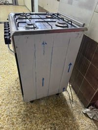 طباخ مصري الاصلي مستعمل شهر واحد وجميع العيون والفرن شغال ع الفحص 170 ...