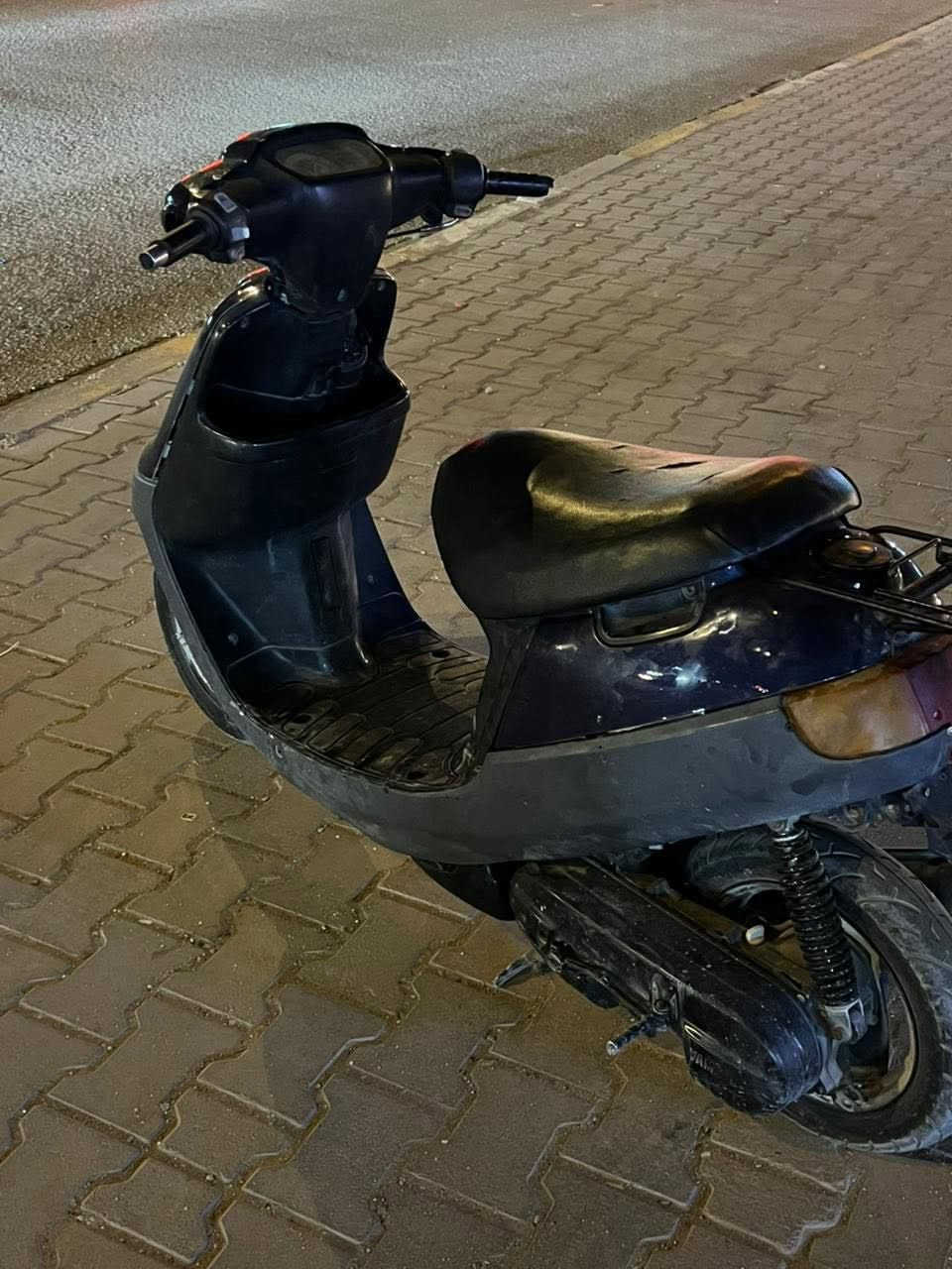 السلام عليكم 
بطه موديل 99 نظيفه الدراجه نقصها باتري ويده مال بريك وسبرنك مال هندر الباقي كامل محركها حلو شلعه تحفر الكاع كفراتها جديده الشاصي ملحوم لحيم قوي 
عنوان كربلاء مقابيل حي الحسين 
السعر 150 وبيها مجال للشراي 
الرقم ***********
