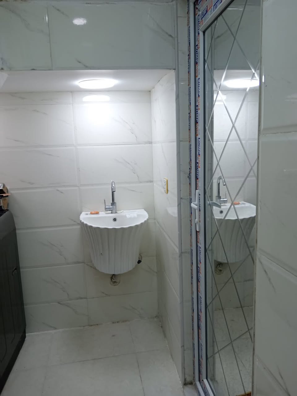 متاح بيت ٦٠ متر ثلاث طوابق يحتوي ع ثلاث غرف  كامل مكمل للايجار  العنوان حي دجلة فرع مطعم الساعة
بيت جديد فارغ حاليآ
التواصل رقم الهاتف ***********
