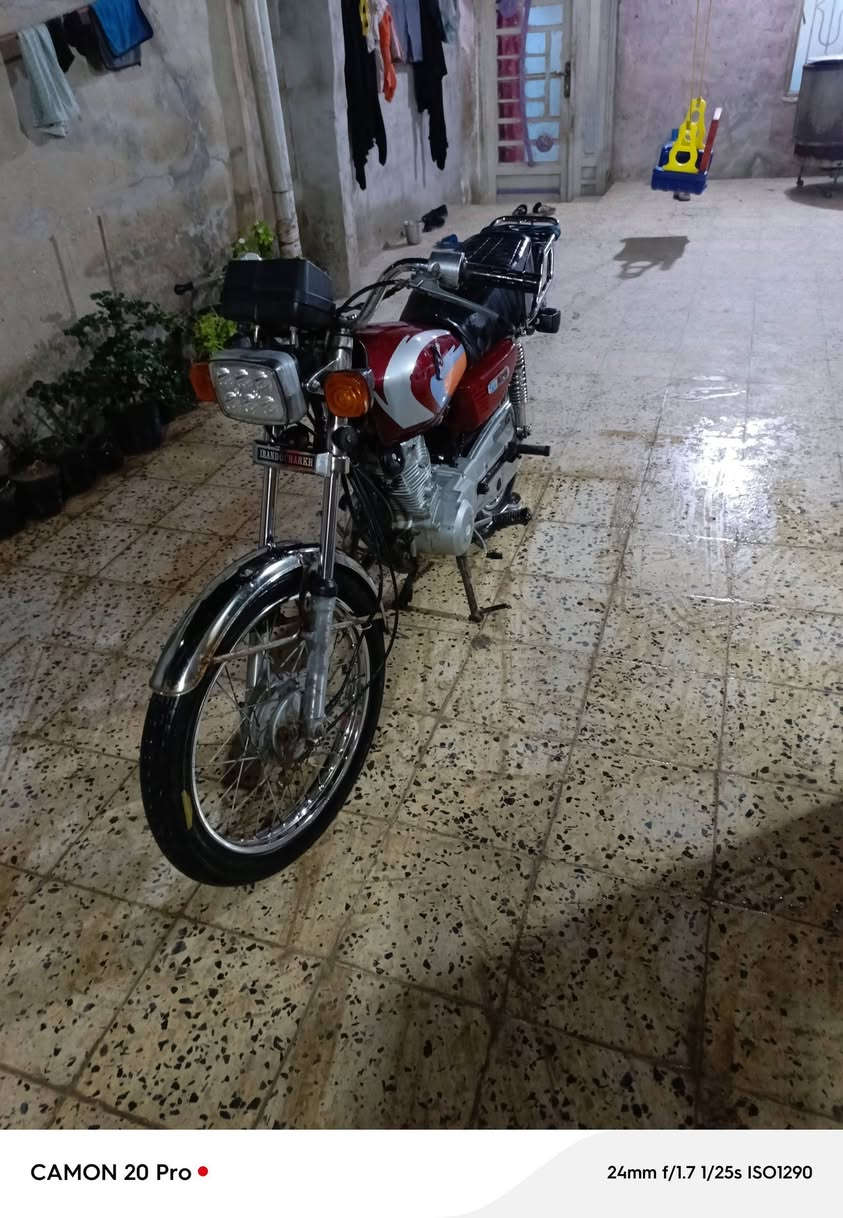 السلام عليكم دراجه ارشه للبيع اوراق أصولي موديل 20 المكان كربلاء حي الغدير السعر 625 وبيه مجال الرقم ***********
