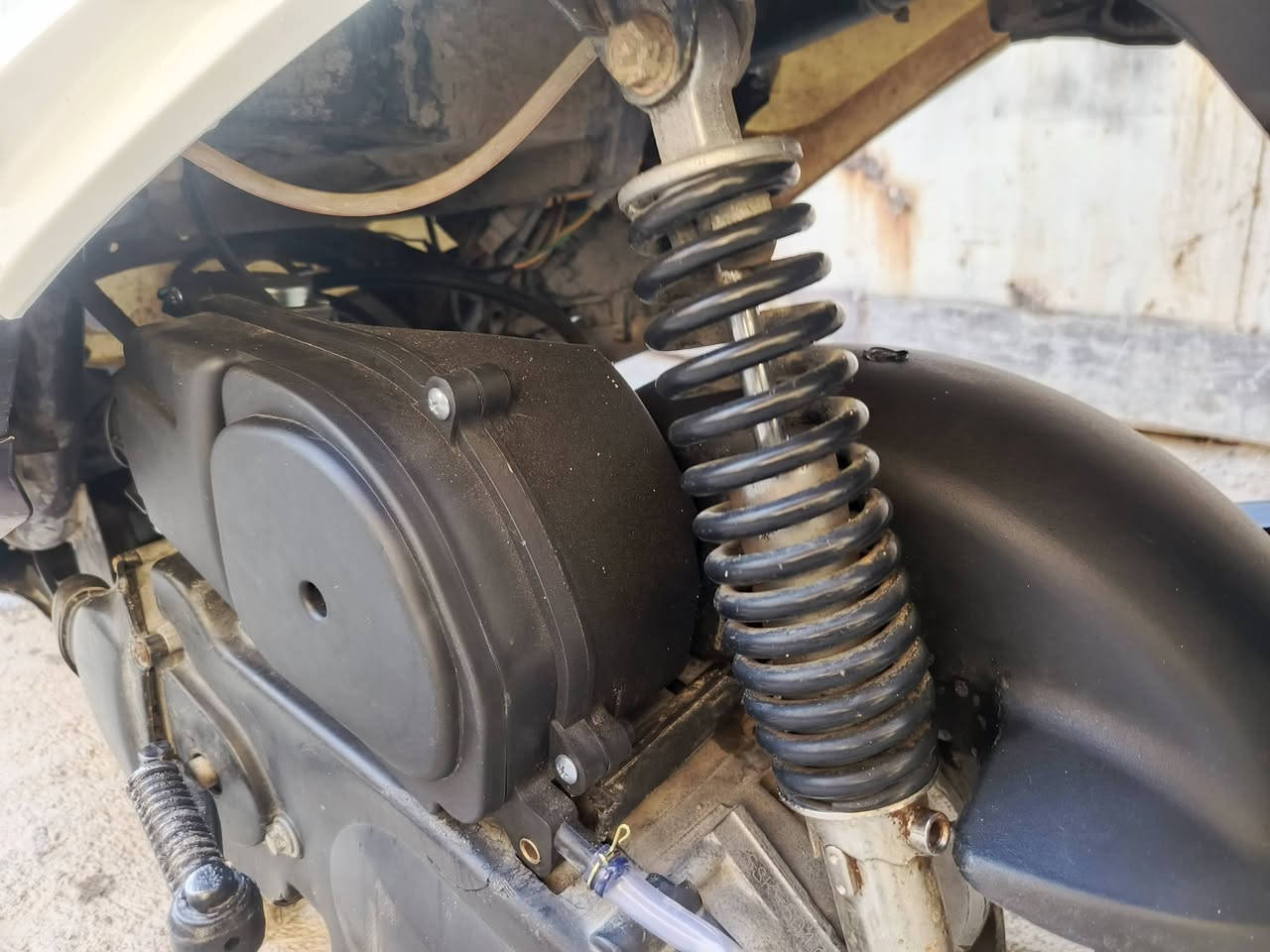 السلام عليكم ورحمة الله وبركاته
للبيع دراجه هواشا صيني لون ابيض بيها دروع ستيل موجودات محرك ماكس بلادي ياباني كابريتر جديده شوته جديده تايرات جددكهربائيات كلها شغاله هندر شغال  باتري جديد  للبيع ب450وبيها مجال مكاني ناصريه الأسكان الصناعي للاتصال(***********)
