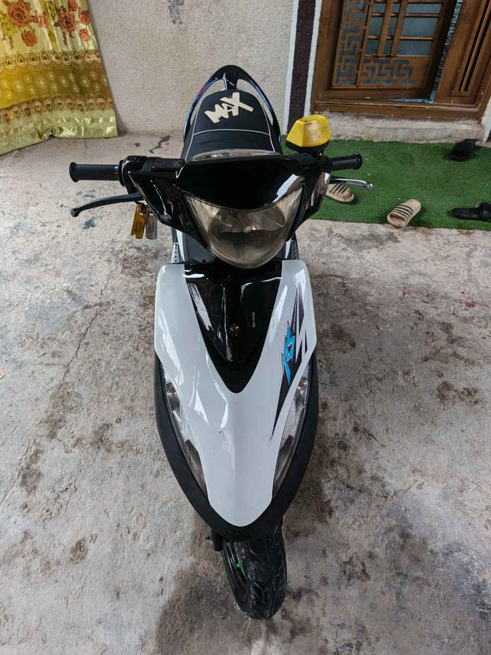 السلام عليكم دراجه ماكس عدله للبيع نظيفه دراجه ما مفتوحه وصل موجود دراجه مقفوله من كل شيء شلعه ومعدل ماكينه ناعمه سعر 550 وبيها مجال حق الجيه‏‪***********‬‏
