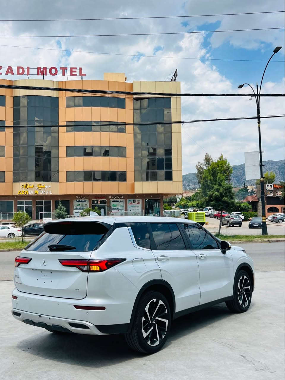 2024 MITSUBISHI OUTLANDER, SE وارد أمريكي
ميتسيوبوشي ئاوتلاندةر 7راكب 7نفري 2024 SE✅
كلين تايتل بدون سبخ بدون شاسي كفالة عام💯✅
99 هزار مايل رويشتوية 3 مانگي خوي لةگةلة كل شرت
سعر بلاش 215 ورقة و مجال ***********✅☎️ أربيل, العراق
