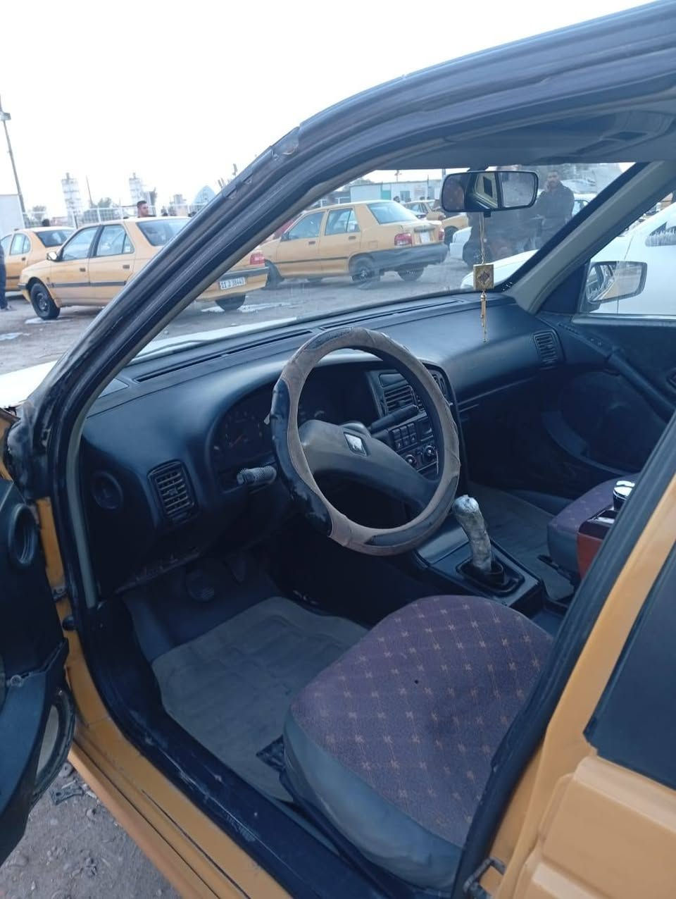 سلام عليكم { بيجو جيل اكس 12 ] سياره جاهزه كير مكينة جدد
تخم تاير جديد حداديه امامي خلفي جديده
 سنتر لوك سياره بسمي تحويل ثاني يوم 
[عليها غرمات ٥٠٠]
[عليها هيئه  ٥٠٠]
تريد تستلم صافي 
تريد ينزلن من سعر السياره 
مكاني بغداد المدينة ام الكبر السعر 30
هاتف ***********
