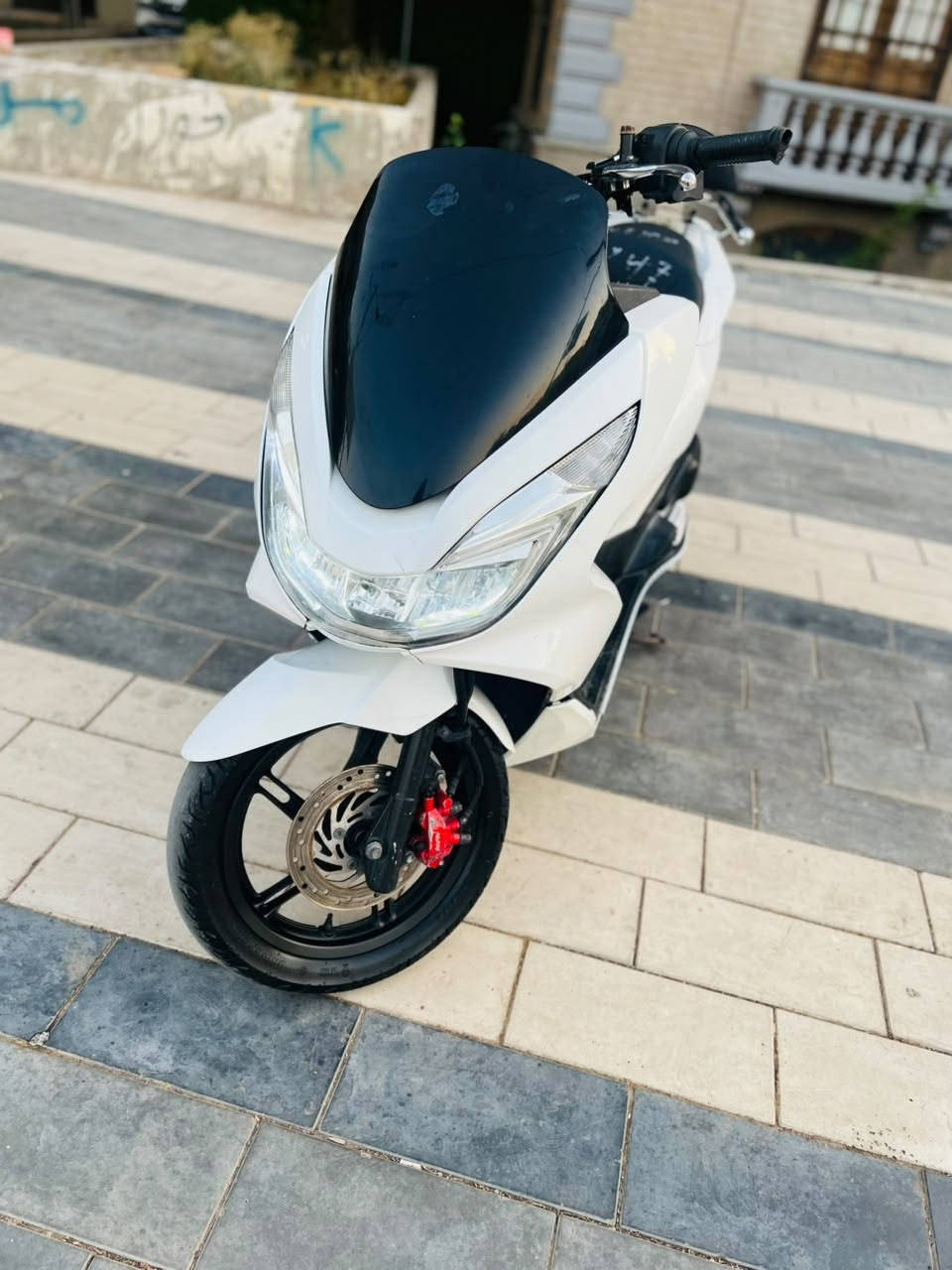 السلام عليكم دراجه PCX ياباني الجيل الثاني للبيع مكينه 150 حساس ازدحام  ياباني الاصلي دراجه مكفولة كفاله عامه مال جناي مكينه برغي ممفتوح بيه شلعه معدل فول ماشي 15 الف حقيقي السعر مليون 550 بيه مجال بسيط عنواني بغداد للاستفسار ***********
