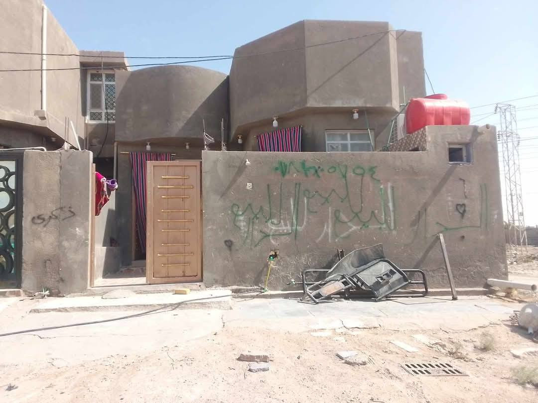 السلام عليكم بيت للبيع بل خشابه بل زراعي قرار محكمه
تفاصيل البيت 

غرفتين وصاله ومطبخ وبراني حمامات داخليه وخارجيه
مساحه البيت 160
السعر 60 وبي مجال 
لاستفسار ***********
